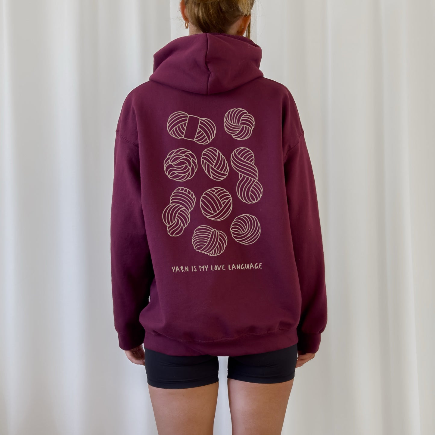 Plotterdatei Yarn is my Love Language – Vorderprint mit Statement-Spruch im Line Art Stil, perfekt für alle Strickbegeisterten.
