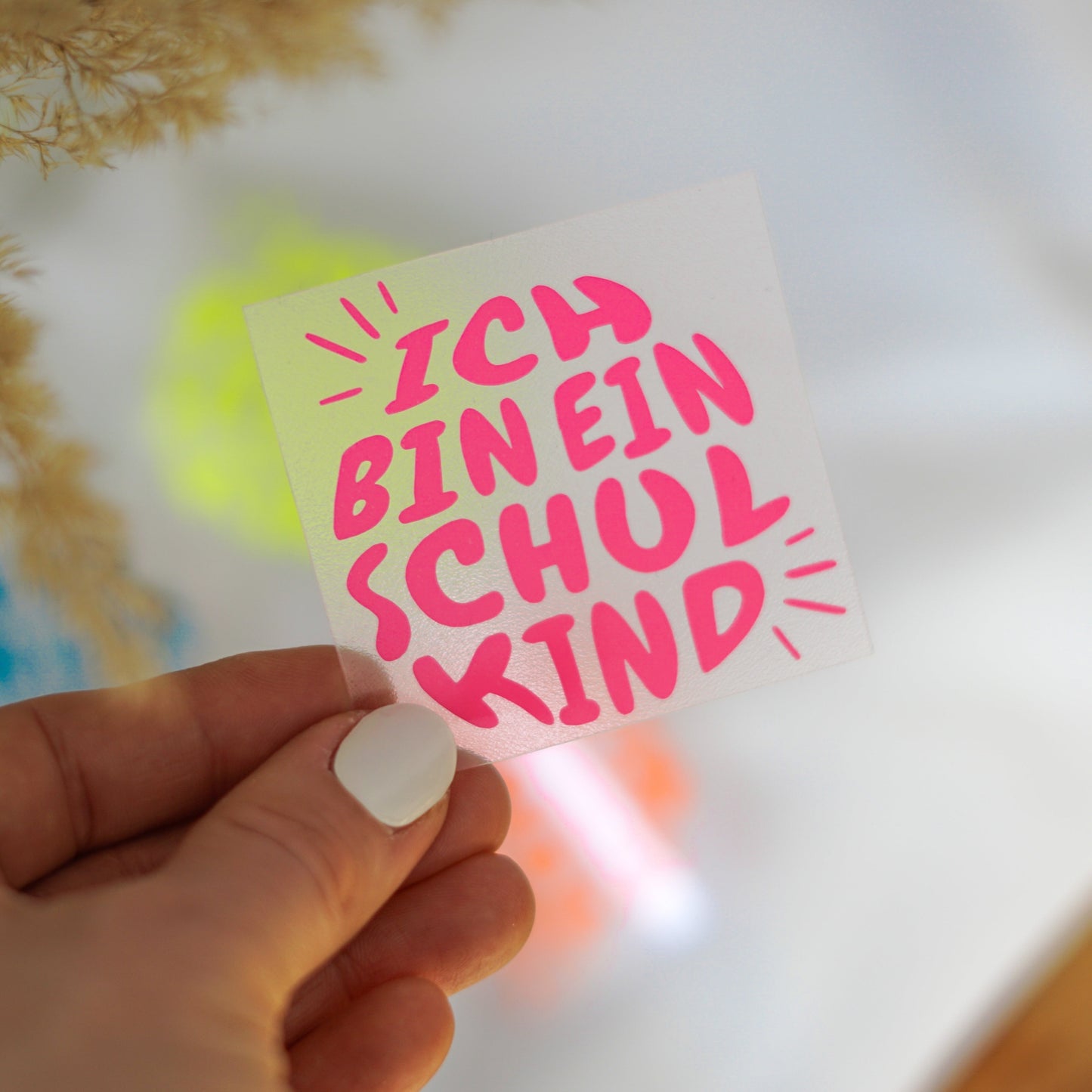 Buntes Bügelbild „Ich bin ein Schulkind“ in Neonfarben – Perfekt für den Schulanfang & DIY-Projekte