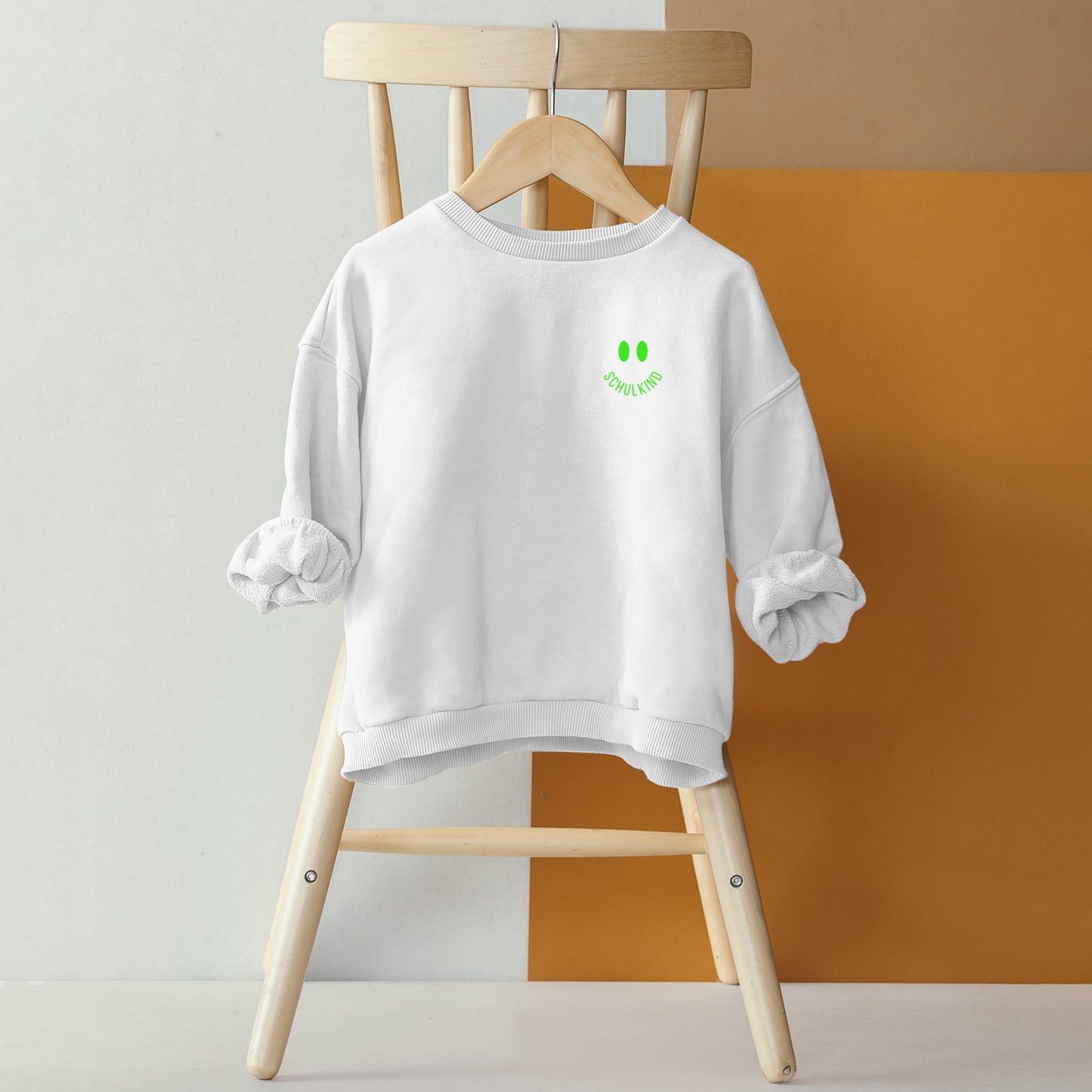 Neon Bügelbild – Schulkind mit Smile-Gesicht – Aufbügler für die Einschulung in Neon Pink, Gelb, Orange, Grün & Blau