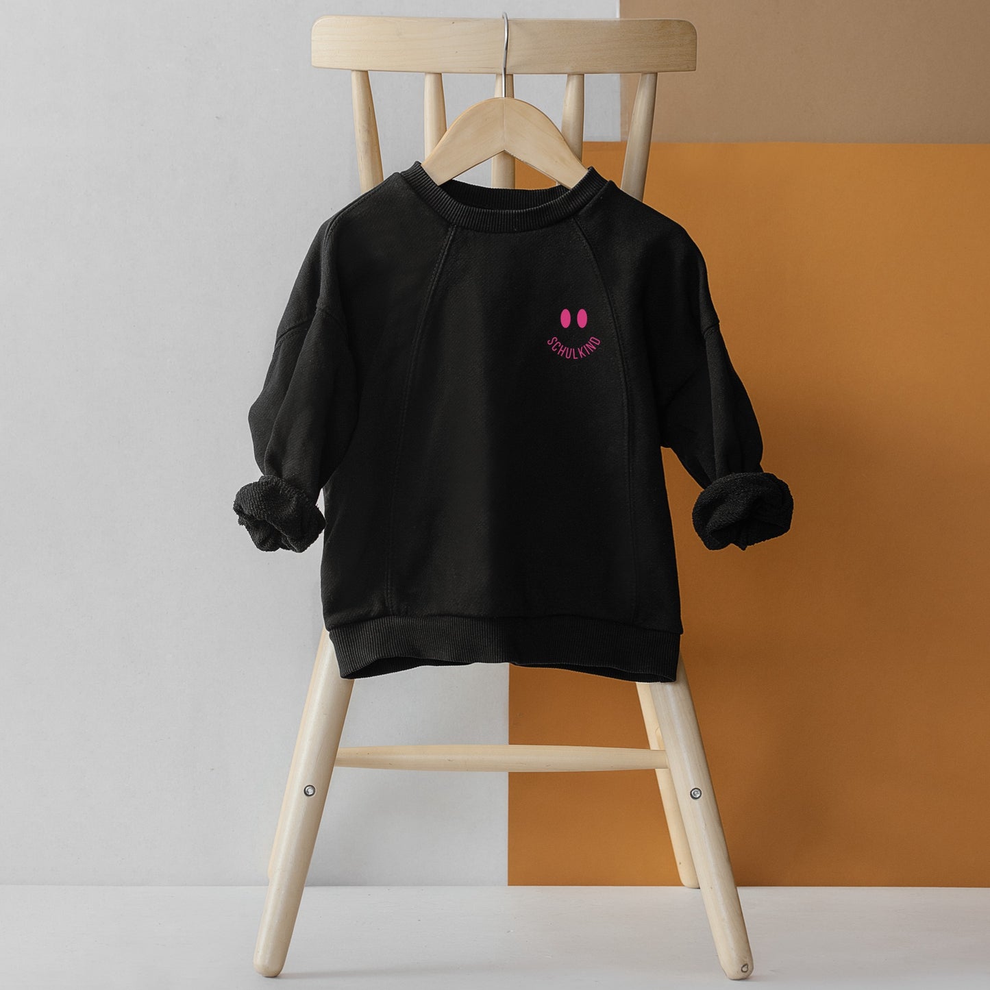 Neon Bügelbild – Schulkind mit Smile-Gesicht – Aufbügler für die Einschulung in Neon Pink, Gelb, Orange, Grün & Blau