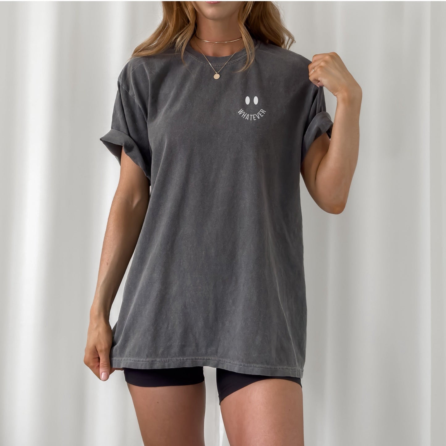 Digitale Plotterdatei mit Smiley und dem geschwungenen Wort „whatever“ als Mund. Minimalistisches Statement-Design für Shirts, Hoodies & Caps.