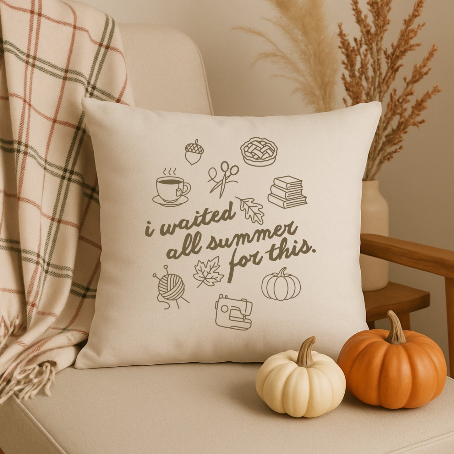 Herbstliche Plotterdatei „I waited all summer for this“ mit Kürbis, Blättern, Strick, Nähmaschine & Kaffee im Line Art Stil – SVG DXF PNG
