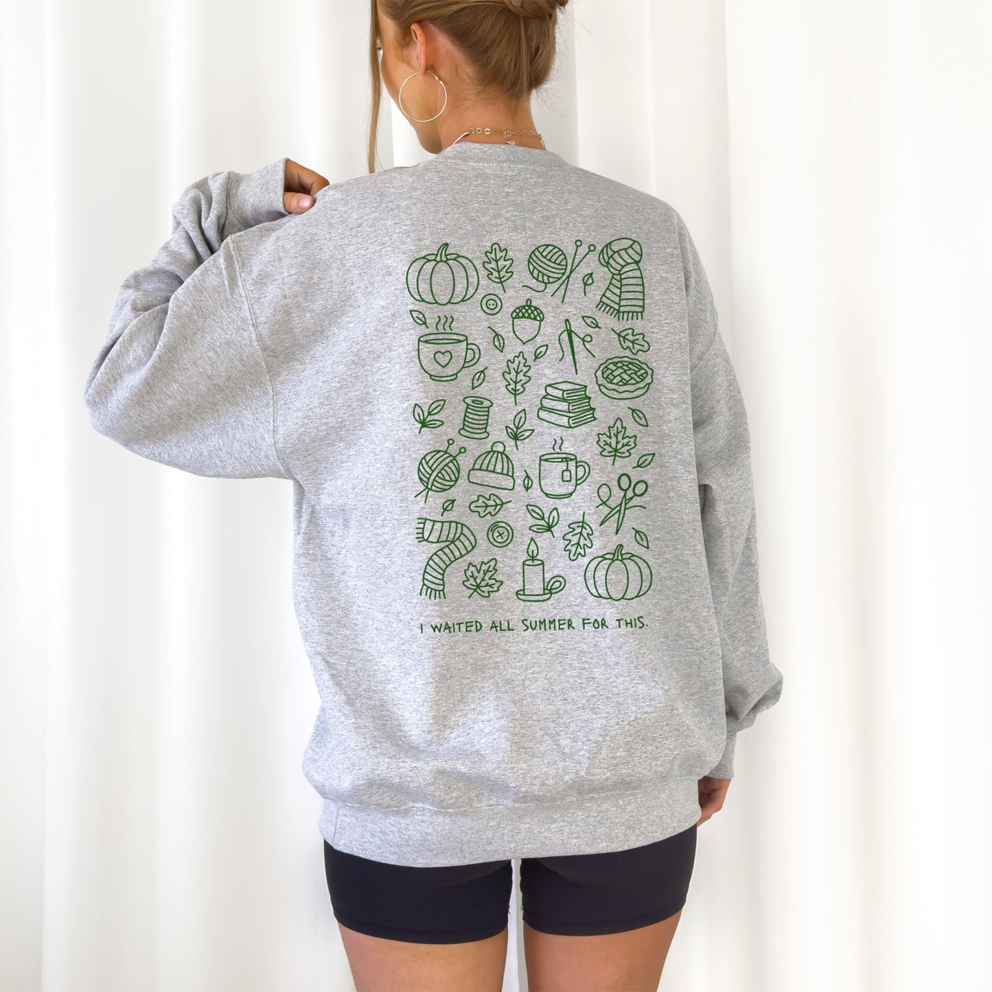 Herbstliche Plotterdatei „I waited all summer for this“ mit Kürbis, Blättern, Kerze, Strick & Kaffee im Line Art Stil – SVG DXF PNG