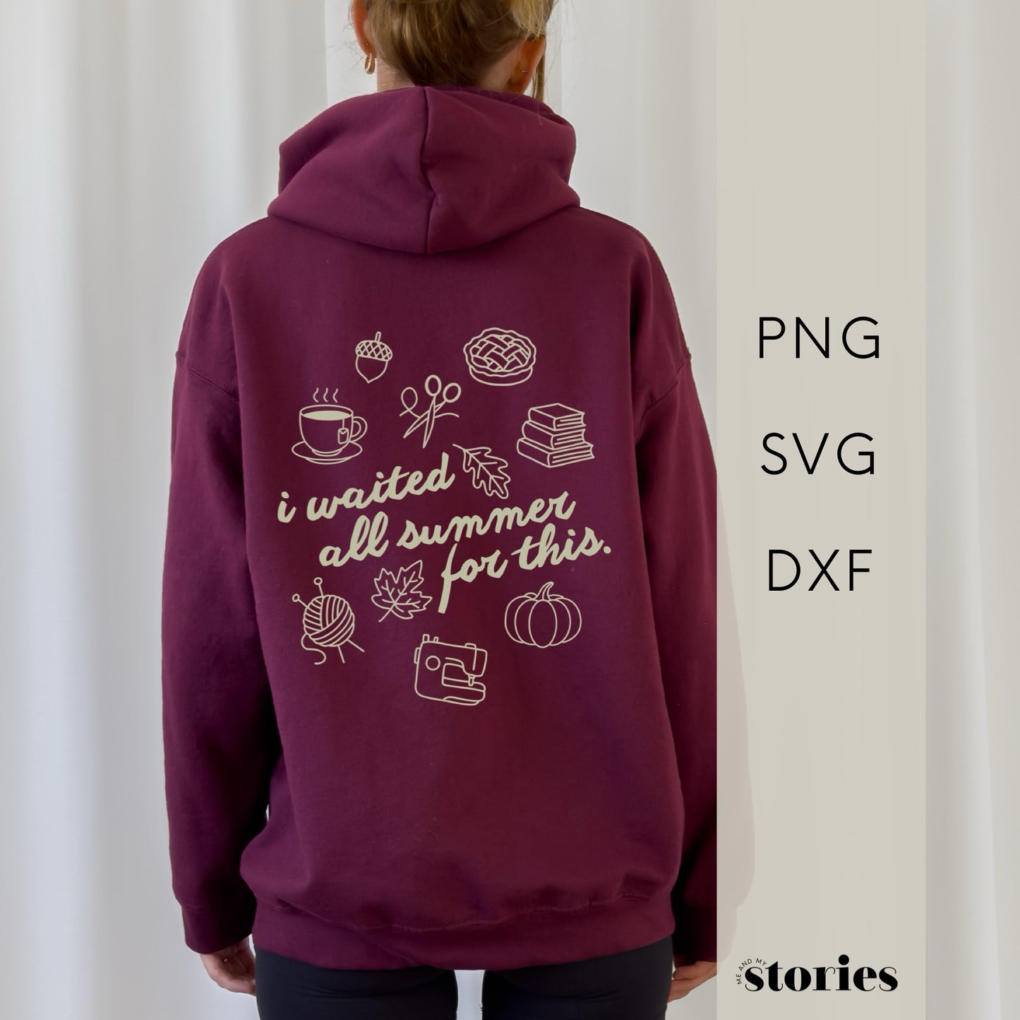 Herbstliche Plotterdatei „I waited all summer for this“ mit Kürbis, Blättern, Strick, Nähmaschine & Kaffee im Line Art Stil – SVG DXF PNG