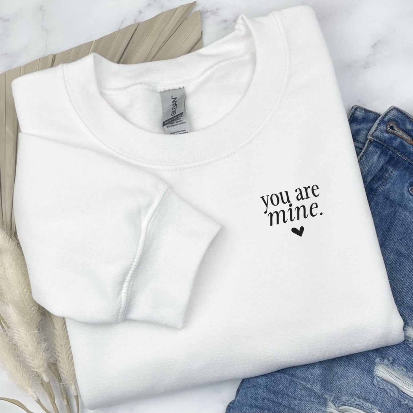 Digitale Plotterdatei „Forever Yours & You Are Mine“ – süßes Paar-Statement für T-Shirts oder Geschenke. Ideal für romantische Anlässe wie Geburtstagsfeiern oder Jahrestage.