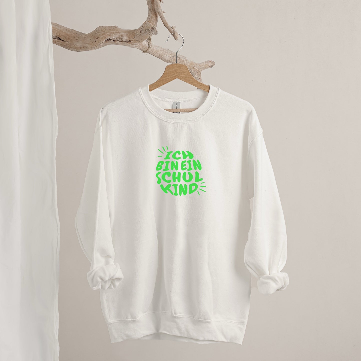 Digitale Plotterdatei „Ich bin ein Schulkind“ – verspieltes Design, perfekt für den Schulstart und zur Einschulung. Ideal für T-Shirts, Taschen und Schulzubehör.