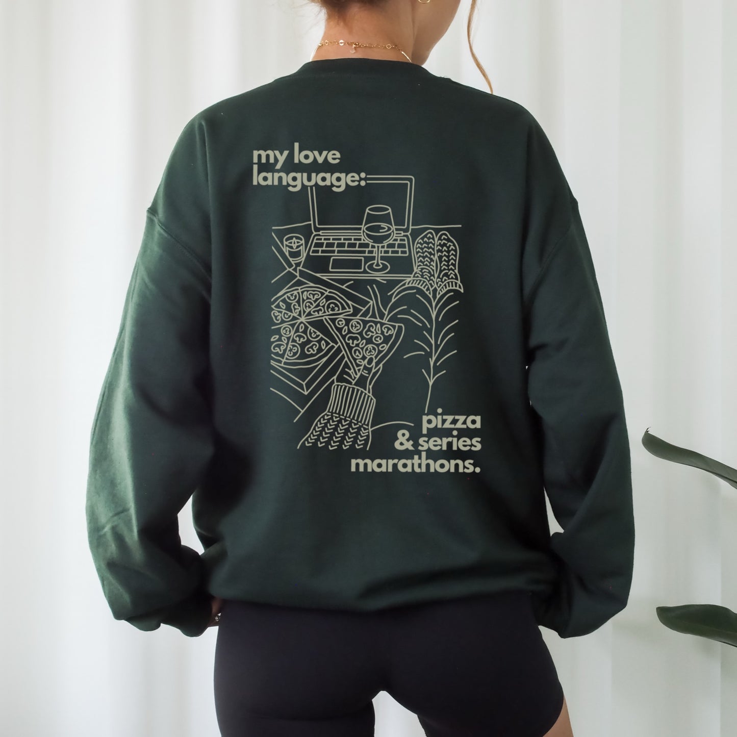 „Pizza & Chill“ – Line Art Design mit Pizza, Wein, Laptop und gemütlichen Accessoires für den perfekten „Chill“-Abend. Ideal für T-Shirts, Hoodies und kreative DIY-Projekte.