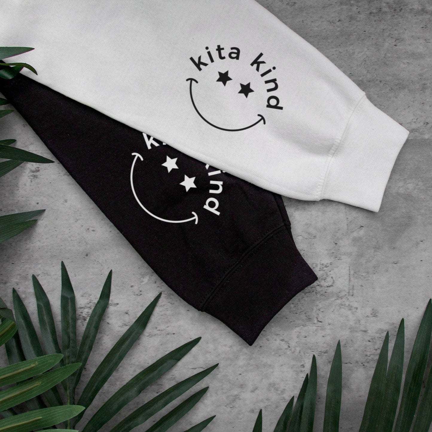 Digitale Plotterdatei „Kita Kind“ – Smiley mit Sternaugen im Kreis für den ersten Kindergartenstart. Perfekt für T-Shirts, Taschen und Kindergartenartikel.