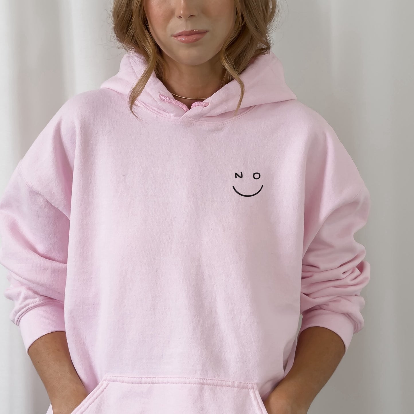 Digitale Plotterdatei mit zwei Smiley-Designs: Ein Smiley mit „NO“ als Augen und ein Smiley mit „WHATEVER“ als gebogenem Mund. Perfekt für Hoodies, Shirts und Accessoires.