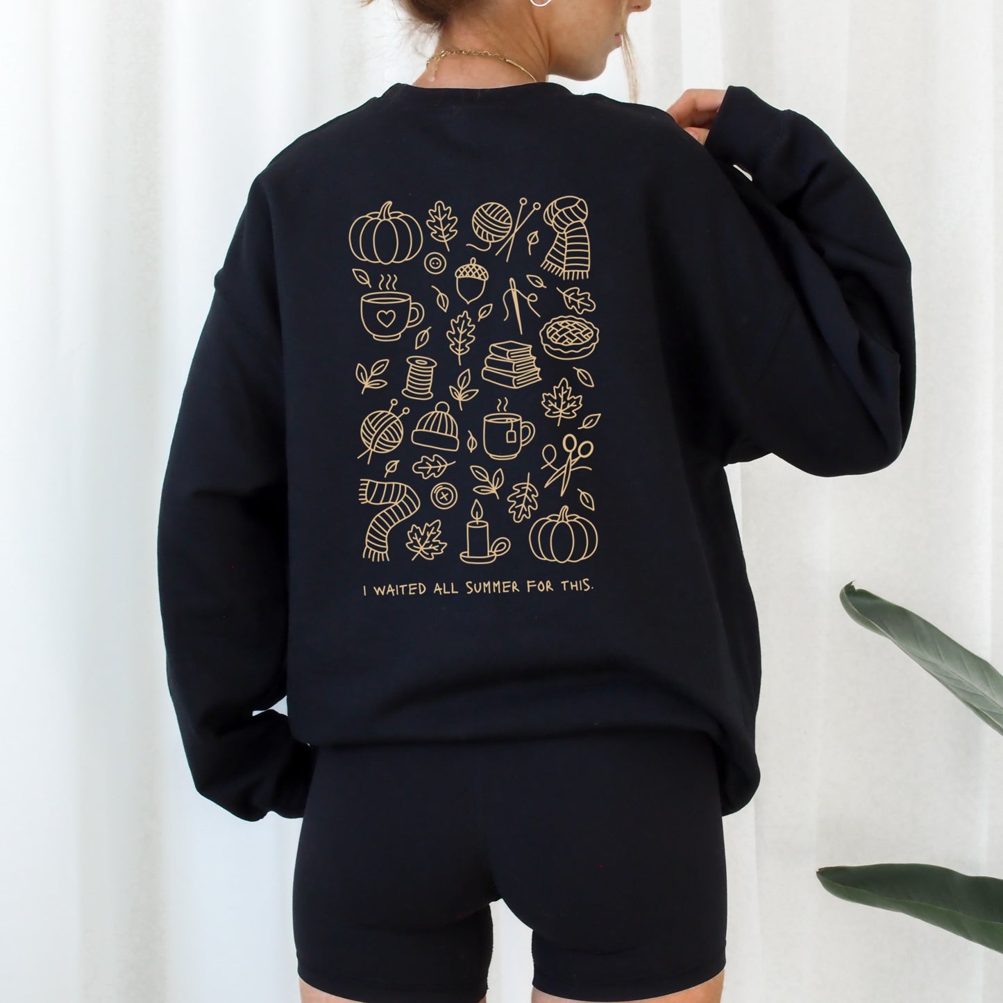 Herbstliche Plotterdatei „I waited all summer for this“ mit Kürbis, Blättern, Kerze, Strick & Kaffee im Line Art Stil – SVG DXF PNG