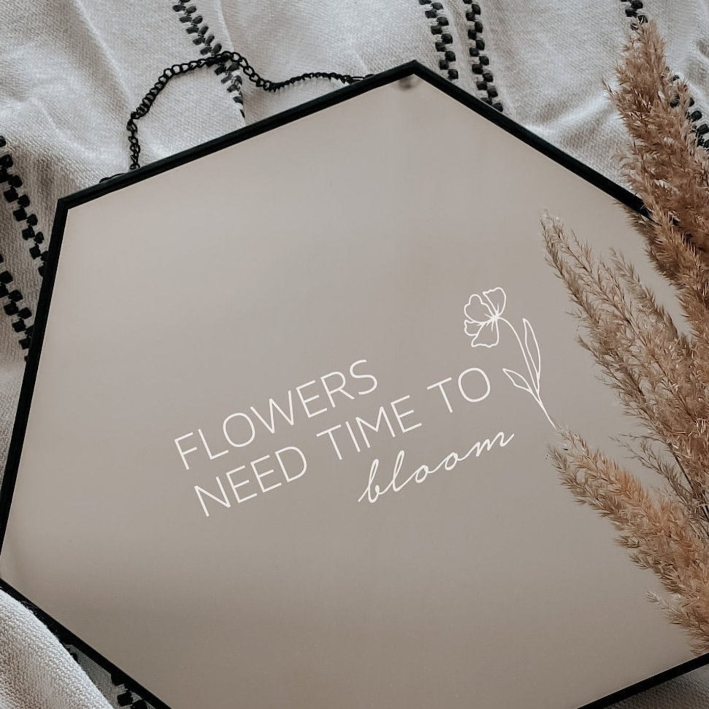 8 digitale Plotterdateien mit minimalistischen Affirmationen und Selbstliebe-Sprüchen – ideal für Shirts, Spiegel, Journals oder DIY-Geschenke.