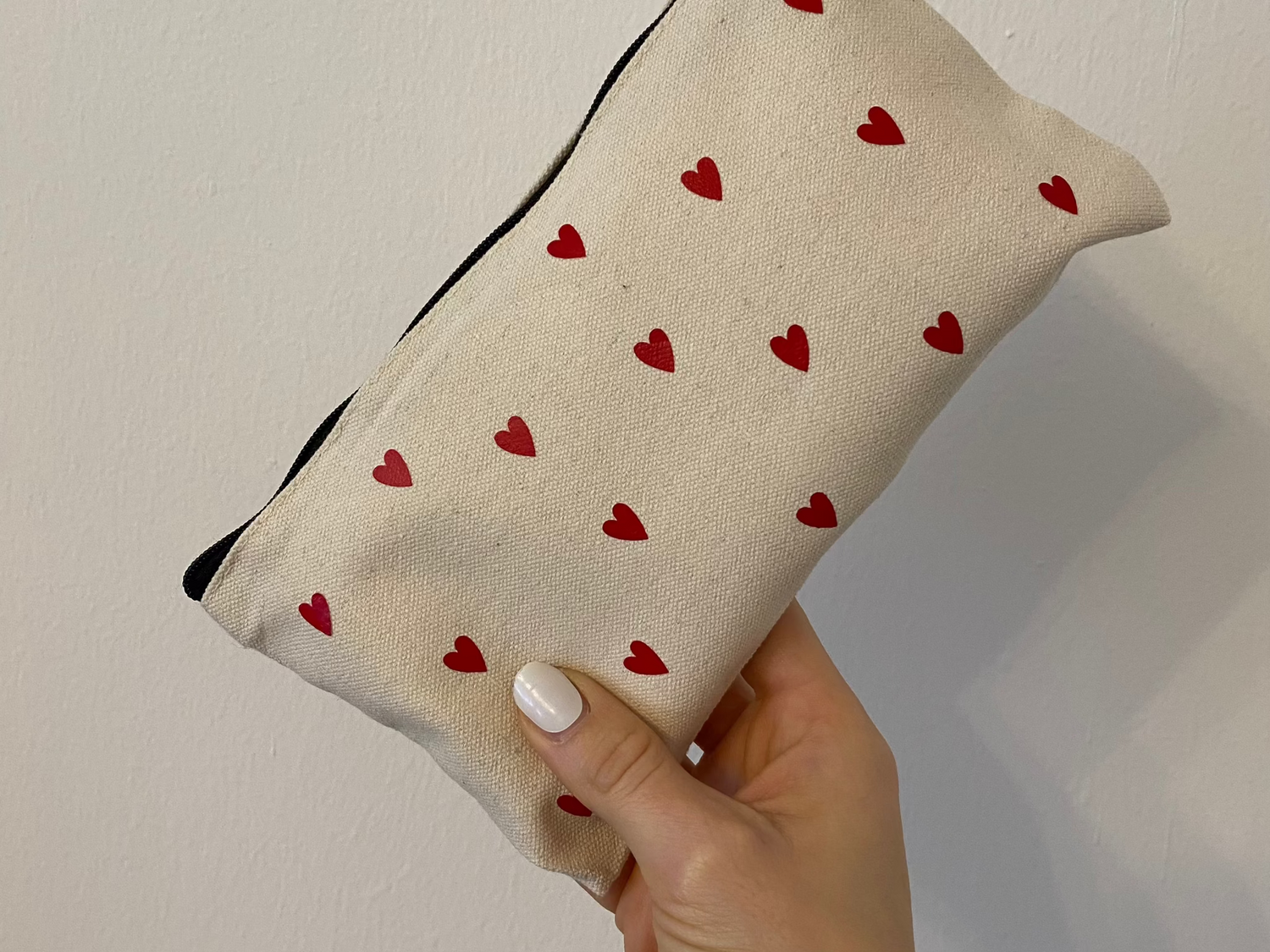 Gestalte dir ganz einfach deine eigene Herzchen Tasche, alles was du brauchst ist mein Bügelbild und dein Bügeleisen!