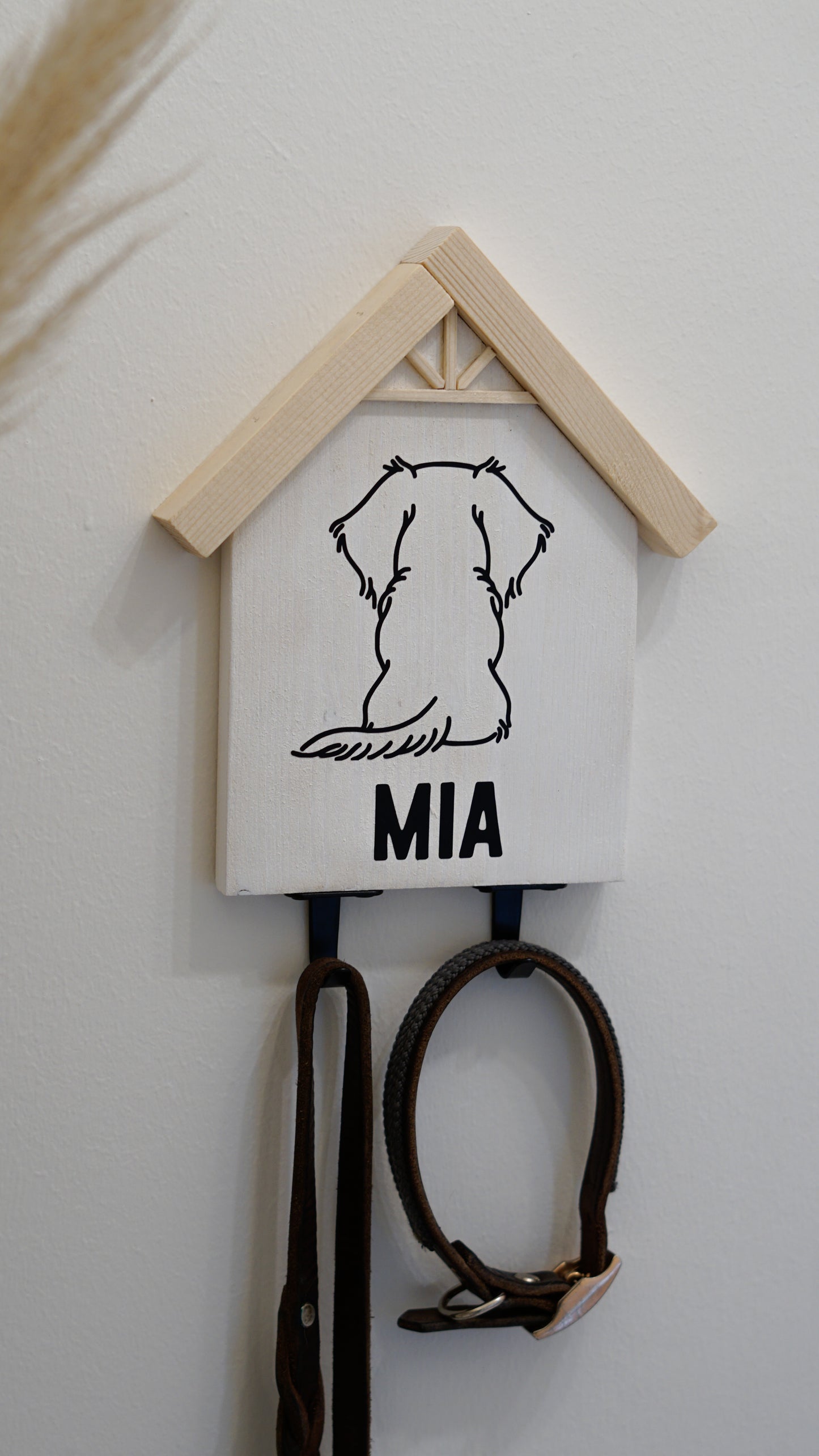 Personalisierte Hundegarderobe aus Holz - Haken für Hundeleine mit Wunschnamen