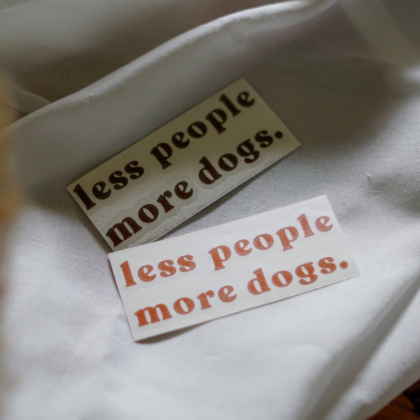 Sticker - „less people more dogs.“
