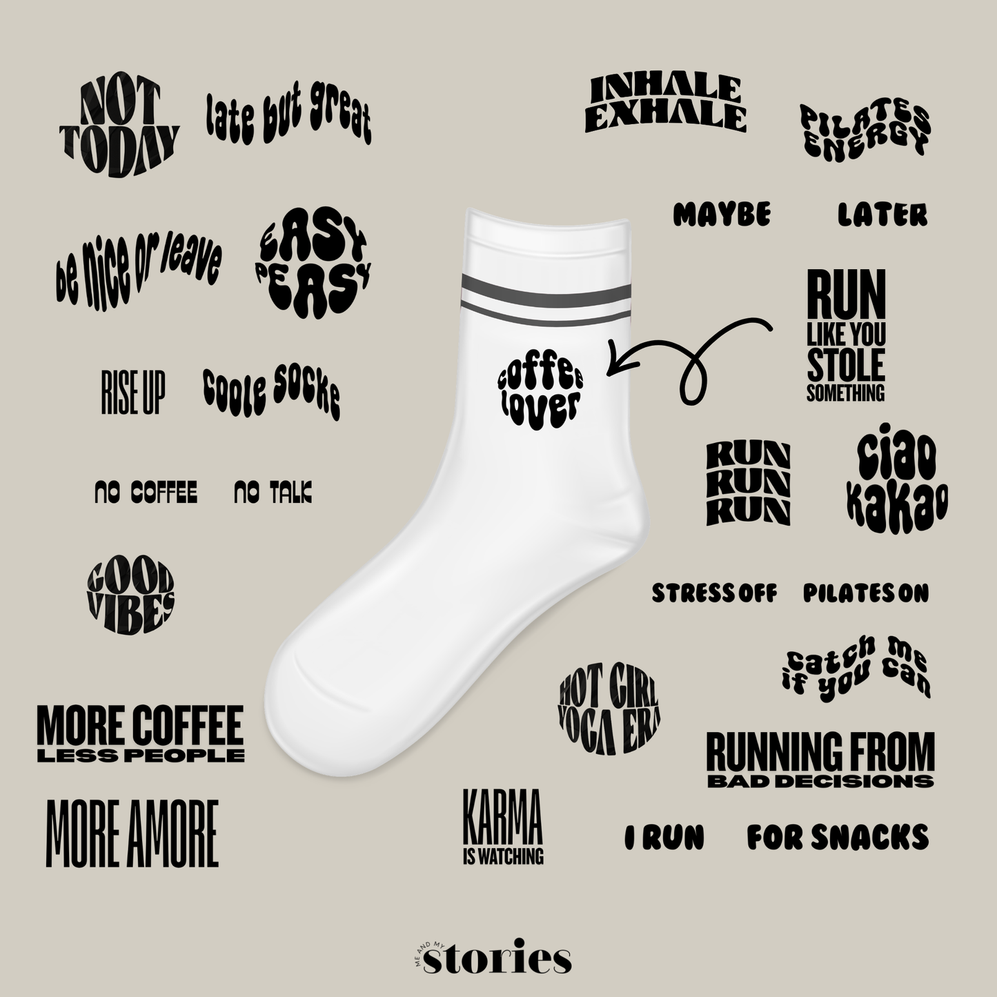 Set aus 23 kleinen Socken Sprüchen als Plotterdatei, minimalistische schwarze Schriftzüge für DIY Statement Socken, geeignet zum klein Plotten (3–4 cm), inkl. SVG DXF PNG Dateien für Cricut und Silhouette, dargestellt auf weißer Socke