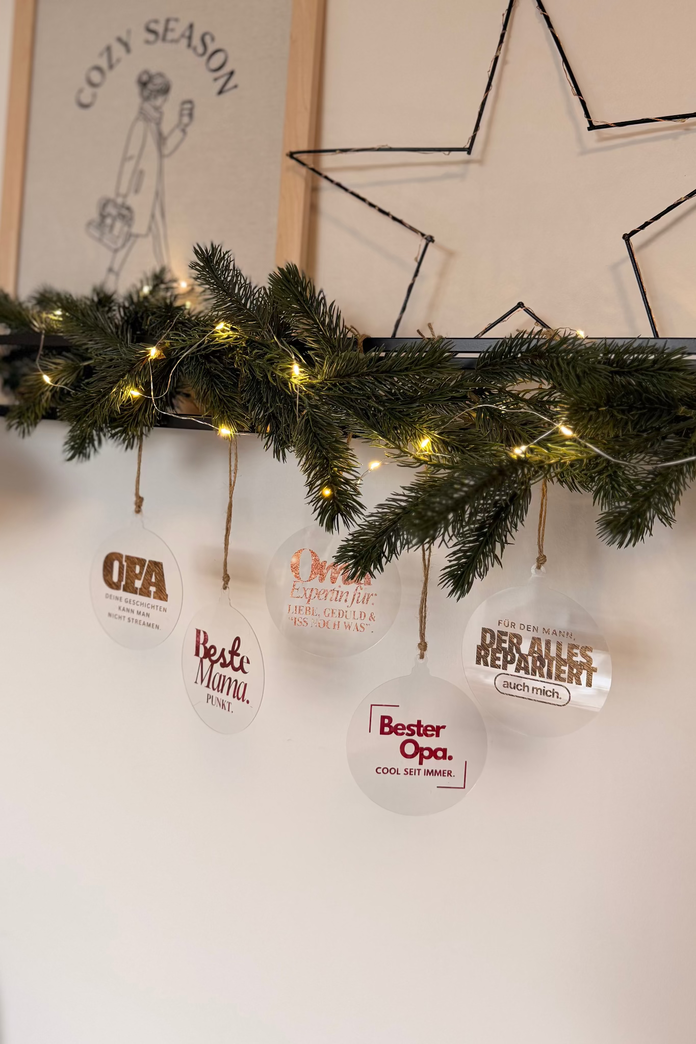 Plotterdatei Family Sprüche Set – je zwei Sprüche für Mama, Papa, Oma & Opa. Perfekt für personalisierte Weihnachtskugeln, Acrylscheiben & DIY-Geschenke.