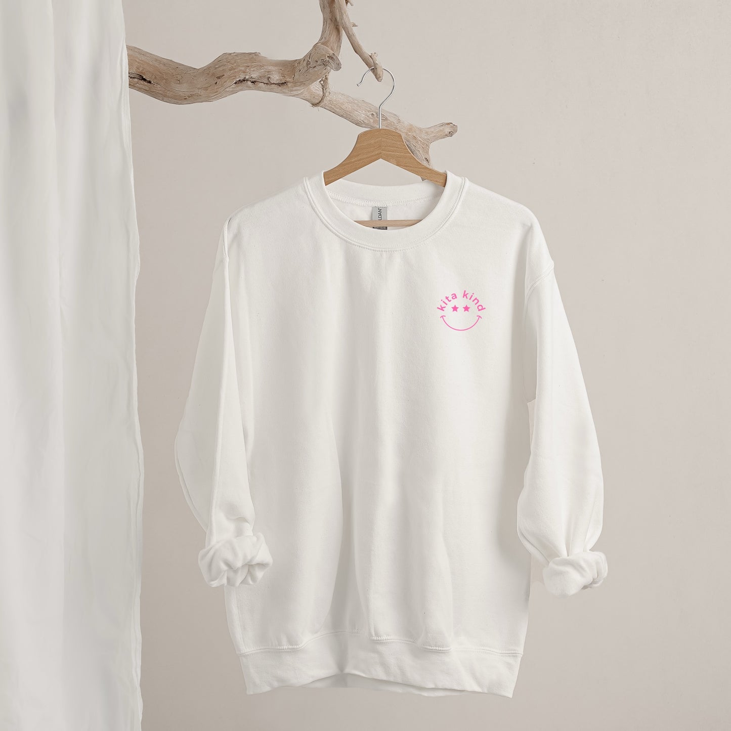 Bügelbild „Kita Kind“ – Smiley mit Sternaugen im Kreis für den ersten Kindergartenstart. Perfekt für T-Shirts, Taschen und Kindergartenartikel.