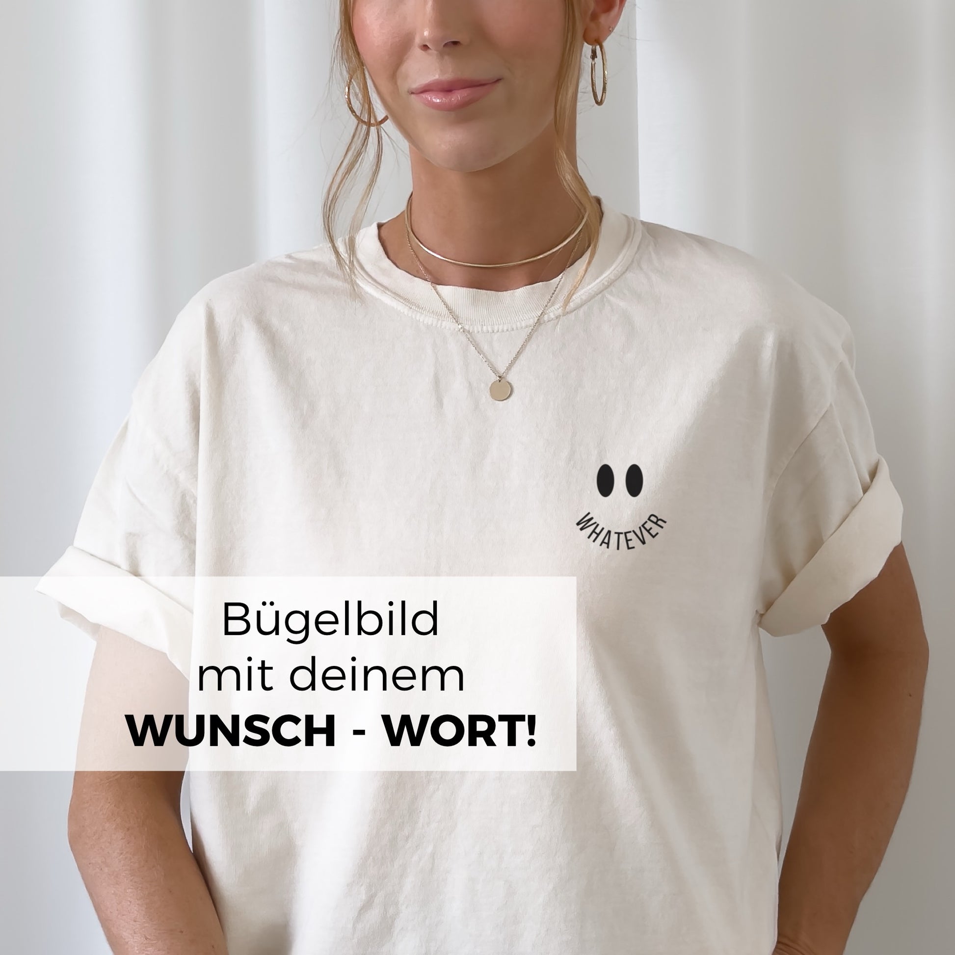 Individuelles Smiley-Bügelbild mit gebogenem Wunschwort als Mund – Farben: Schwarz, Weiß, Flieder, Blau, Neonpink oder Neongelb.