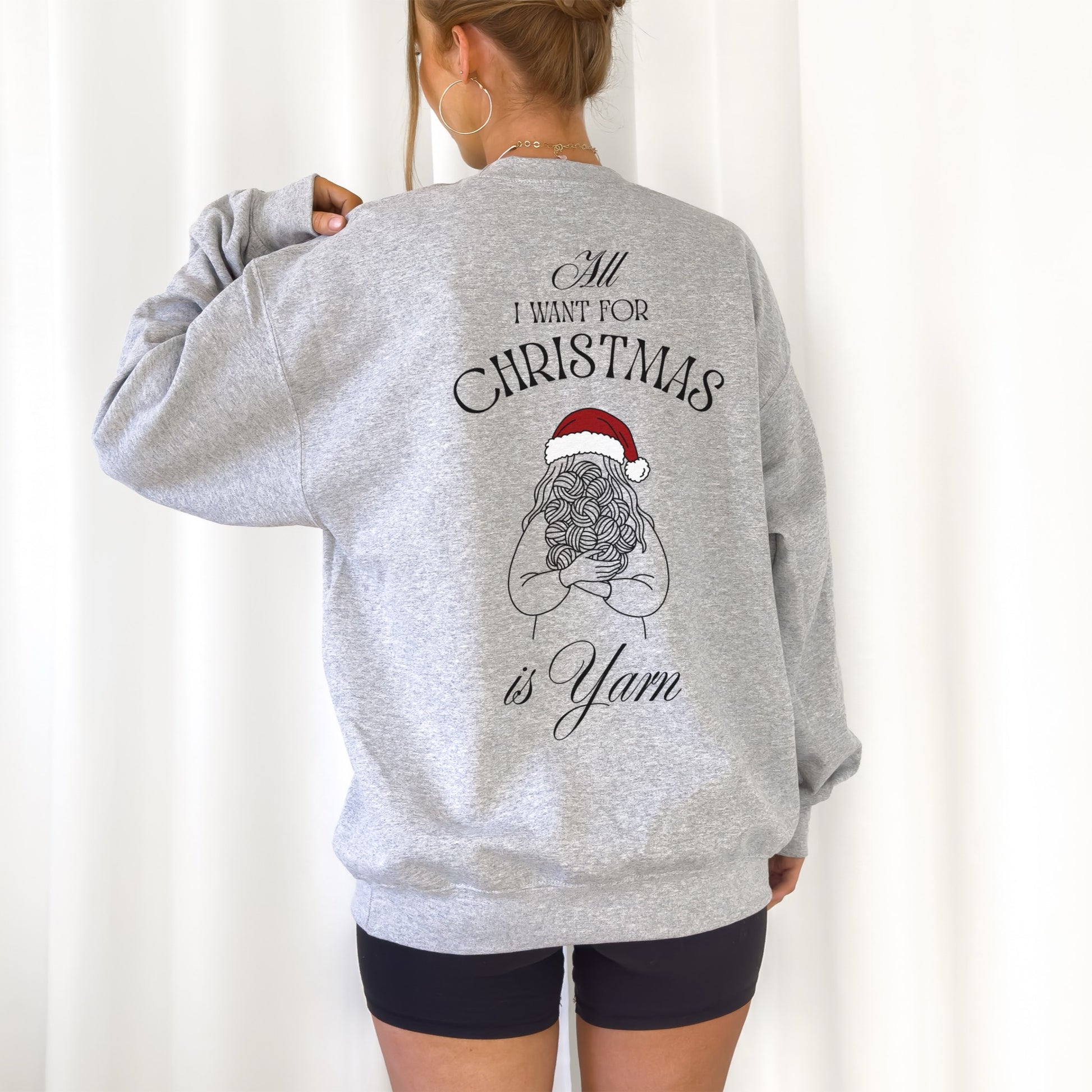 Weihnachtliche Line Art Plotterdatei – Frau mit Wollknäueln im Arm, perfektes Motiv für Strickfans & Selbermacher.