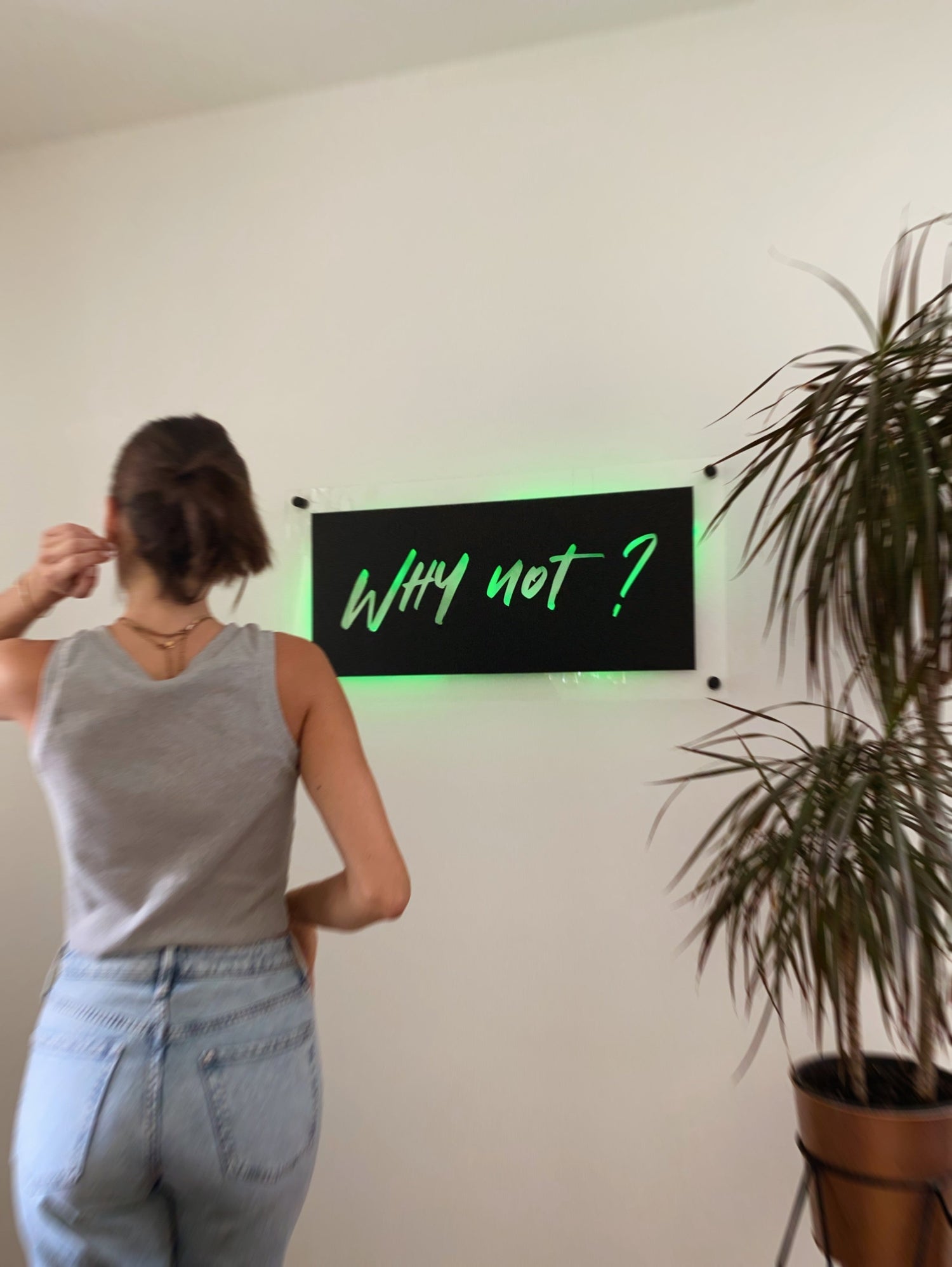 So erstellst du dir ganz einfach dein eigenes Neon Schild inkl. kostenlosen Plotter Freebie!