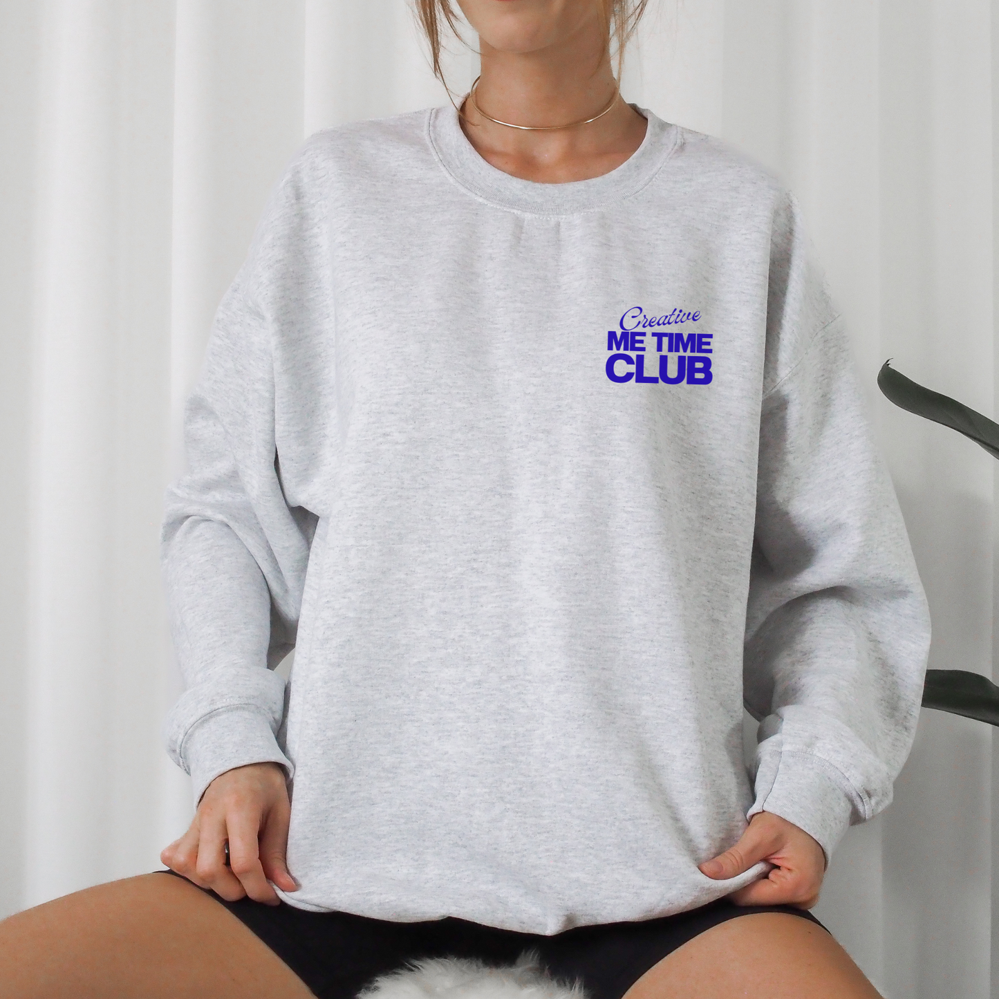 Sweater mit Rückenprint „Creative Me Time Club“, modernes Plotterdesign für kreative Auszeiten