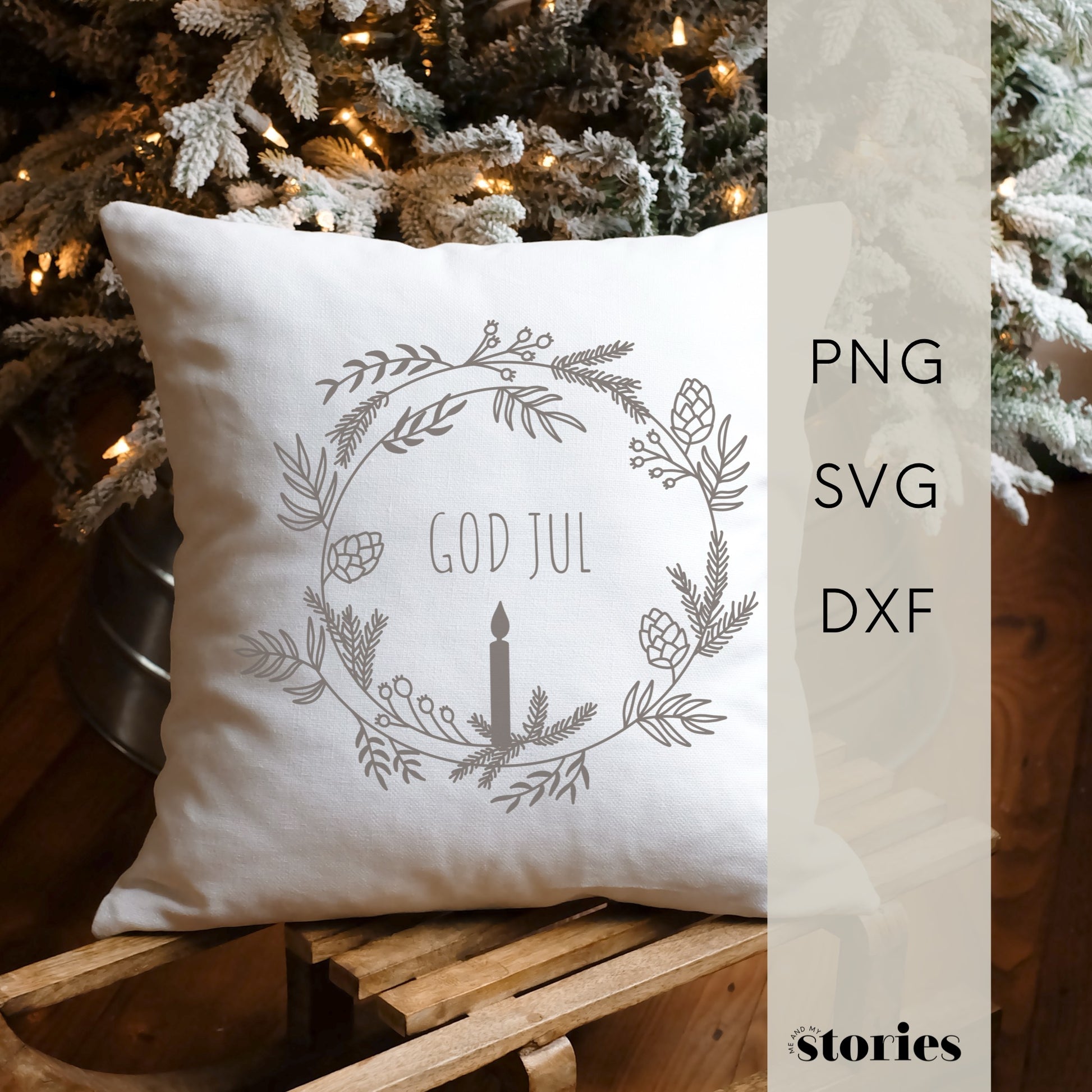 Skandinavische Plotterdatei ‚God Jul‘ mit feinem Line Art Weihnachtskranz aus Tannenzweigen, Zapfen und Kerze – minimalistisches Weihnachtsdesign.