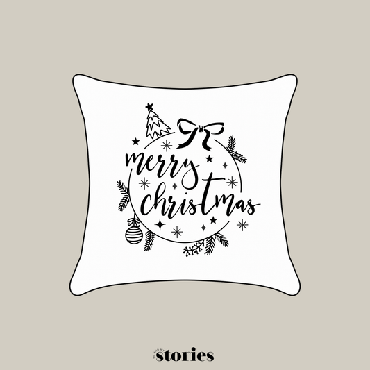 Merry Christmas Plotterdatei SVG mit Tannenbaum, Christbaumkugel, Schleife und Tannenzweigen auf weihnachtlichem Kissen