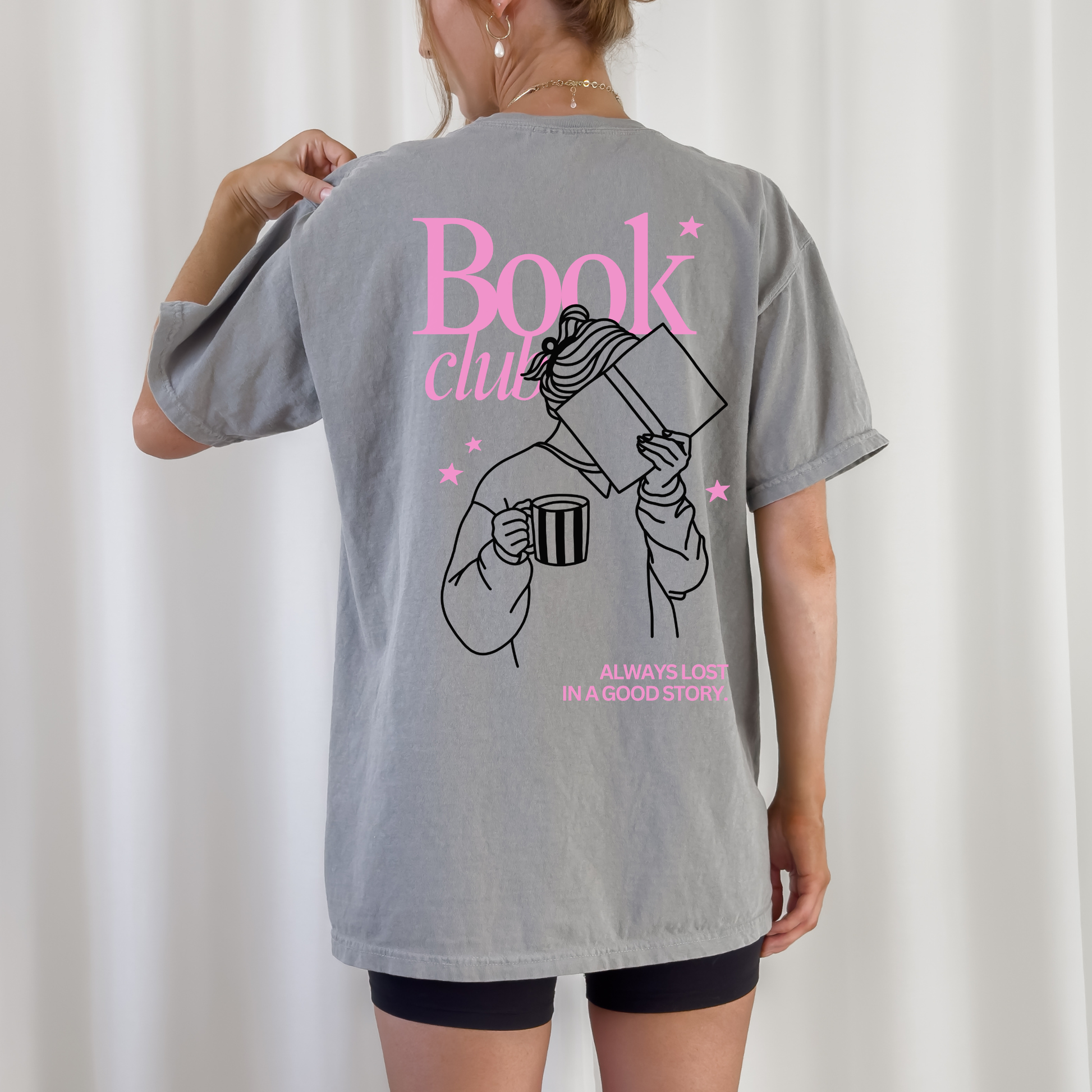 Plotterdatei „Book Club – Always Lost in a Good Story“ mit modernem Schriftzug und Sternen für Bücherfans und Leseratten, SVG DXF PNG