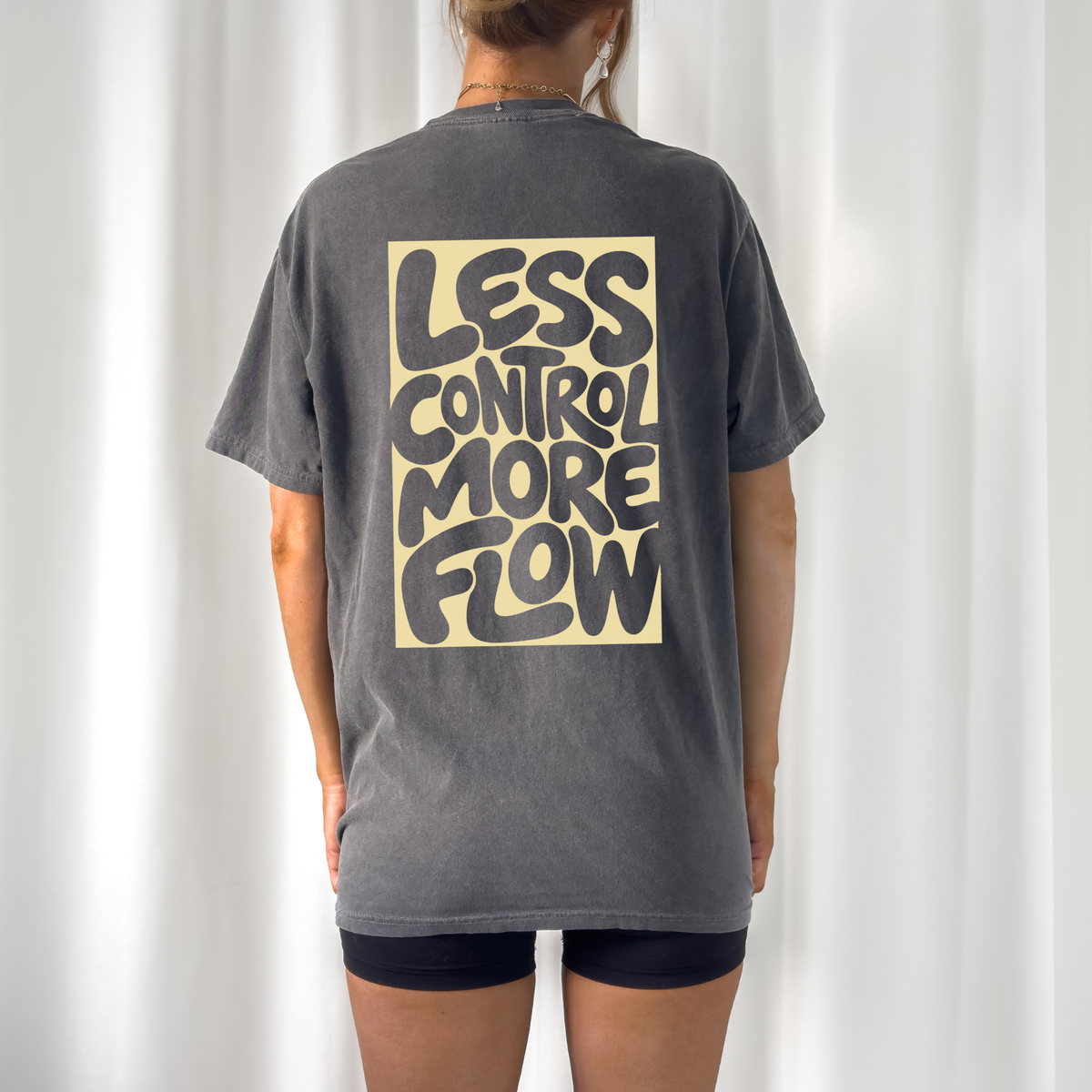 Plotterdatei „Less Control, More Flow“ mit modernem Statement-Schriftzug für Backprint oder Frontprint, SVG DXF PNG