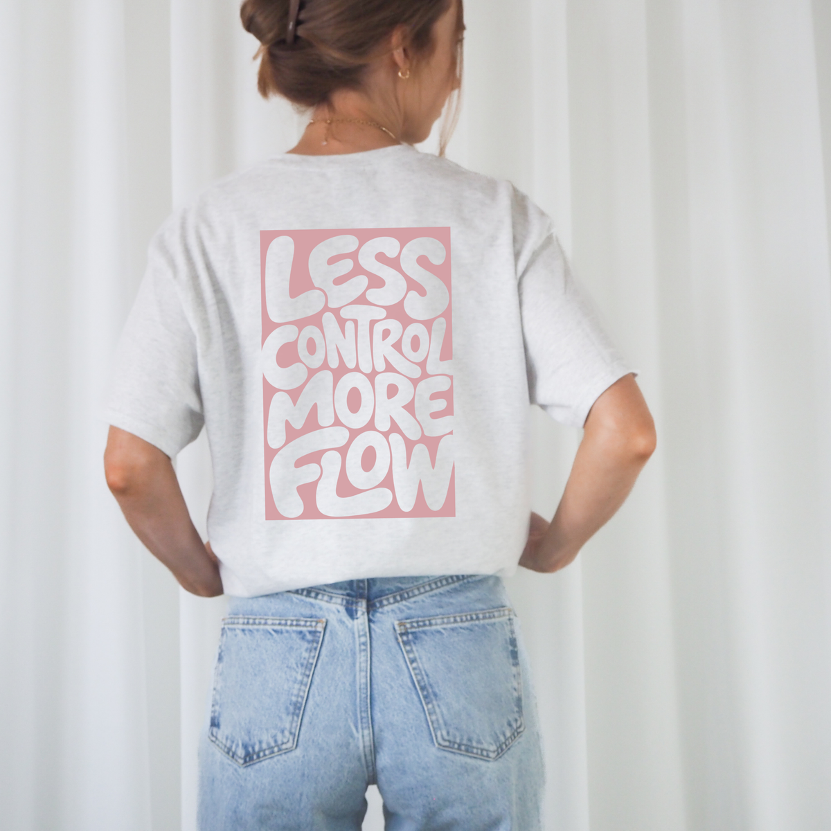 Plotterdatei „Less Control, More Flow“ mit modernem Statement-Schriftzug für Backprint oder Frontprint, SVG DXF PNG
