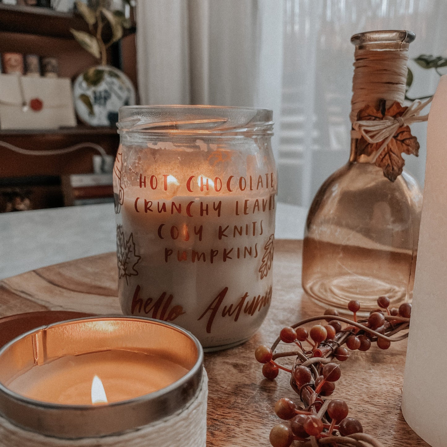 „Hello Autumn“ – Herbstliches Design mit Kürbissen, Kaffee und Blättern. Ideal für DIY-Tassen, Kerzen und Stickrahmen.