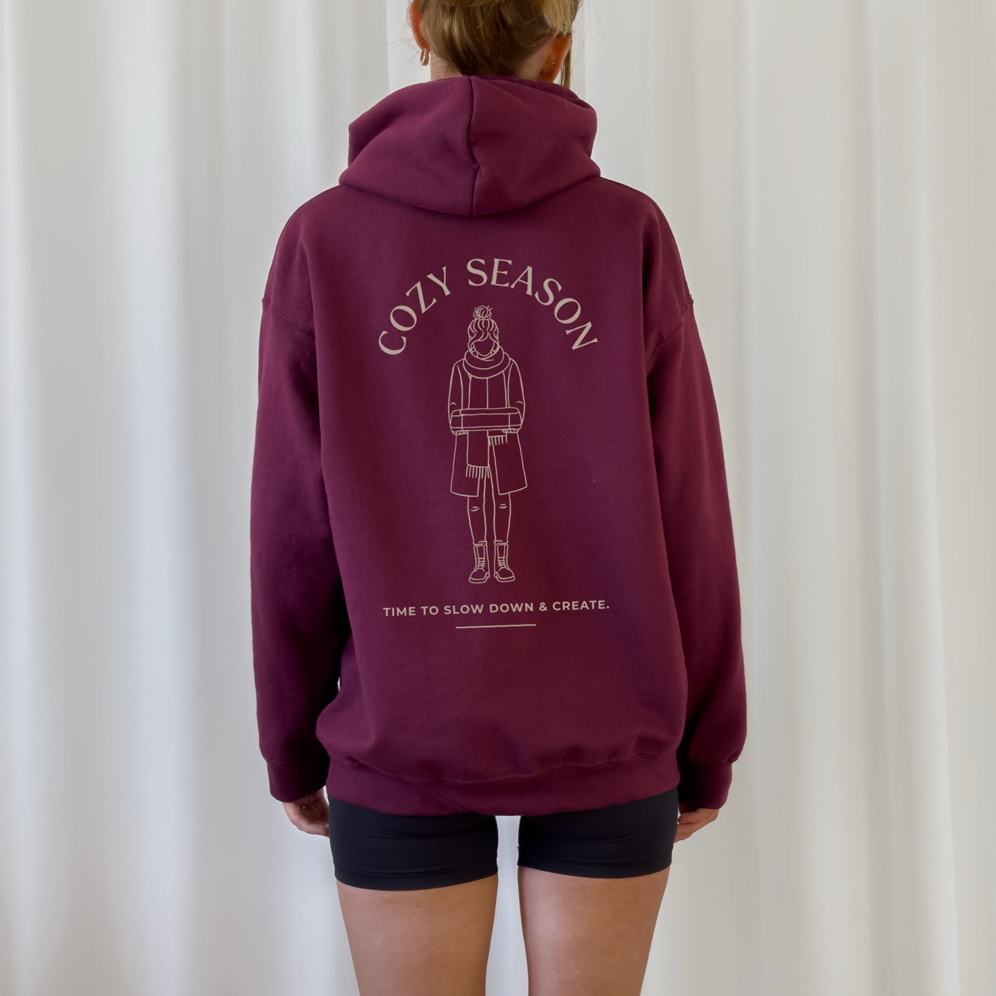 Cozy Season Plotterdatei Set – 4 Line Art Designs mit Nähmaschine, Plotter, Stricken & Kaffee. DIY Bundle für Shirts, Hoodies & kreative Geschenke.