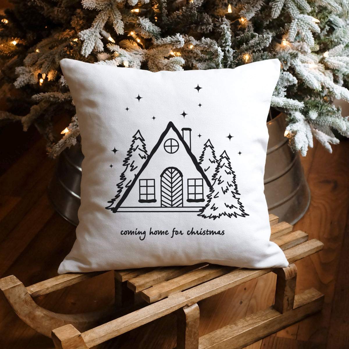 Weihnachten Plotterdatei SVG Coming Home for Christmas mit Weihnachtshaus, Tannen und Sternen für Kissen, Weihnachtsdeko und DIY Projekte
