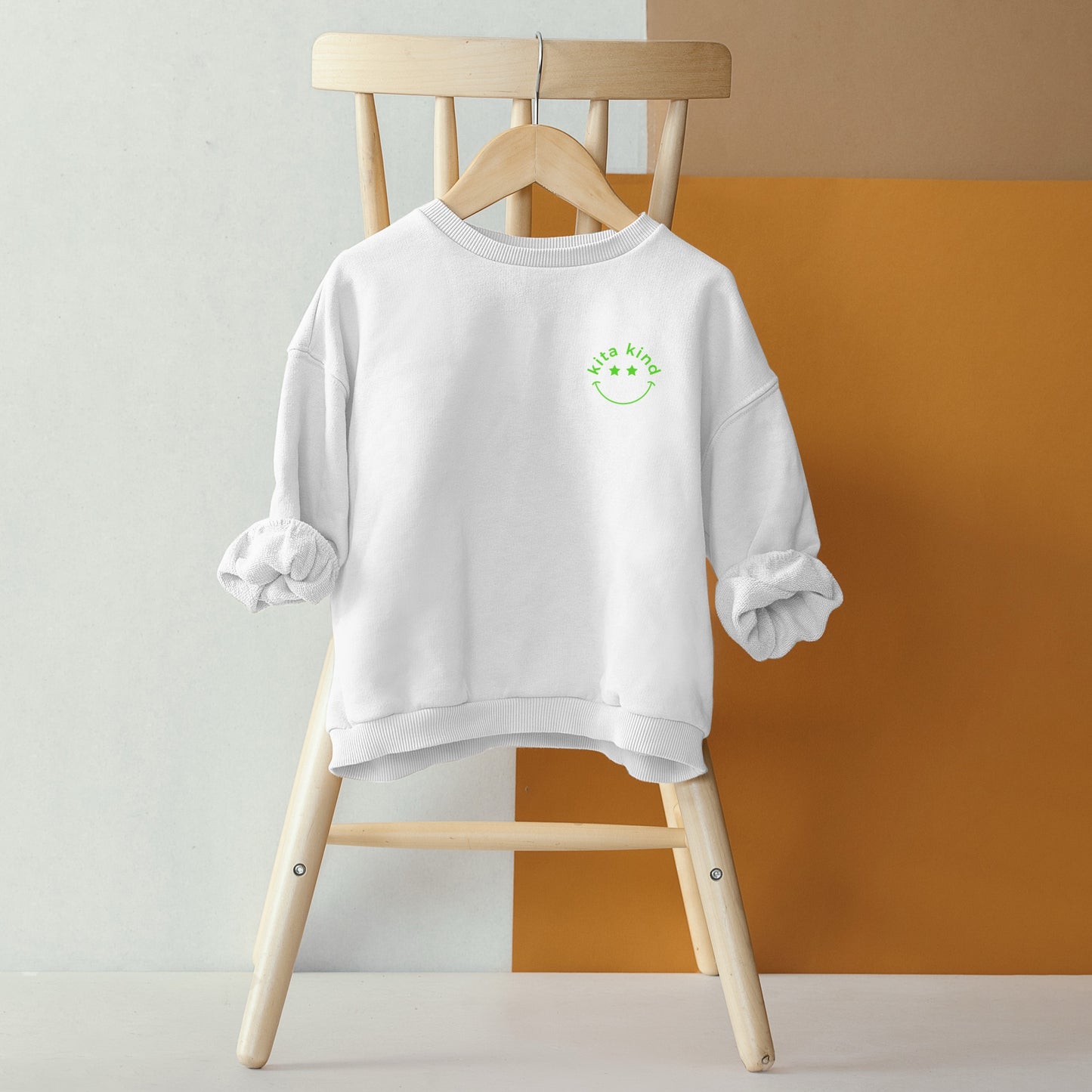 Bügelbild „Kita Kind“ – Smiley mit Sternaugen im Kreis für den ersten Kindergartenstart. Perfekt für T-Shirts, Taschen und Kindergartenartikel.