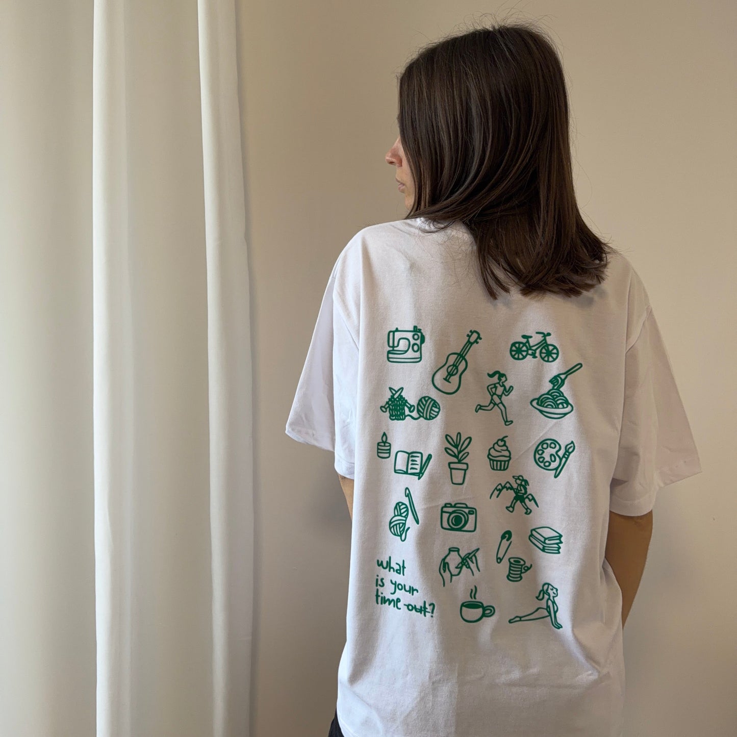 Plotterdatei „Break“ mit dem Spruch „what is your time out?“ und vielen kleinen Symbolen für verschiedene Hobbys wie Stricken, Nähen, Backen, Radfahren, Kochen und Laufen. Minimalistisches Line-Art-Design, entstanden in Kooperation mit Sandrina von @sunnio.sewingstorys. Ideal für Shirts, Taschen und kreative DIY-Projekte.