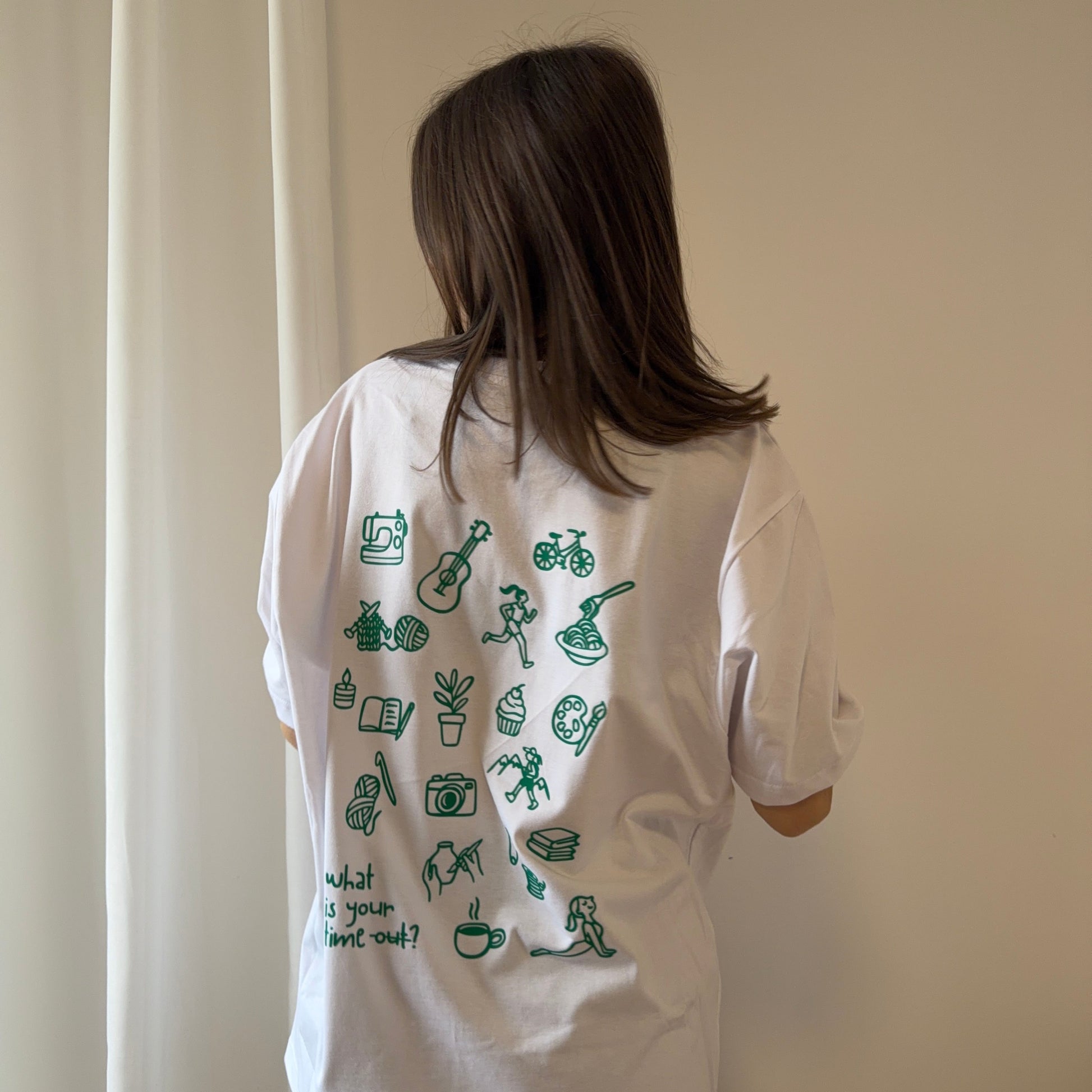 Plotterdatei „Break“ mit dem Spruch „what is your time out?“ und vielen kleinen Symbolen für verschiedene Hobbys wie Stricken, Nähen, Backen, Radfahren, Kochen und Laufen. Minimalistisches Line-Art-Design, entstanden in Kooperation mit Sandrina von @sunnio.sewingstorys. Ideal für Shirts, Taschen und kreative DIY-Projekte.