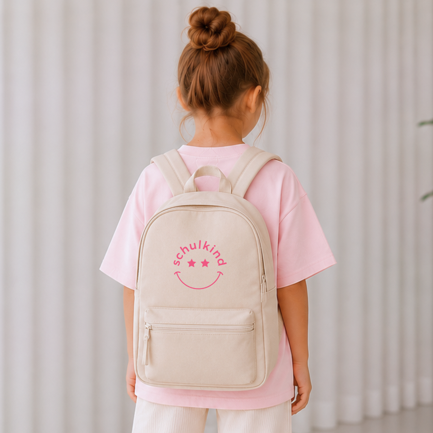 Digitale Plotterdatei „Schulkind Smiley-Gesicht“ – fröhliches Design für den Schulanfang. Ideal für T-Shirts, Taschen und Schulzubehör zur Einschulung.