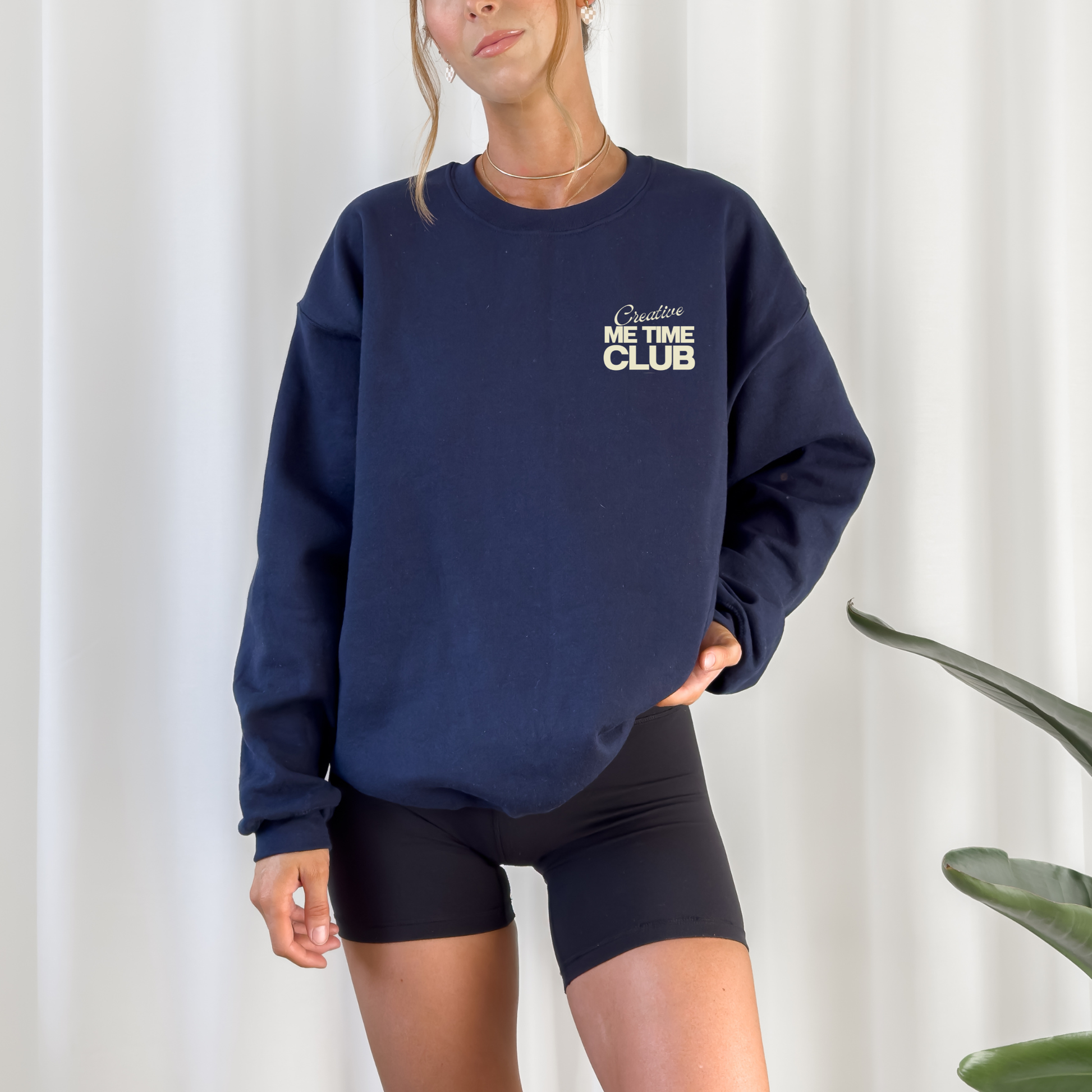 Sweater mit Rückenprint „Creative Me Time Club“, modernes Plotterdesign für kreative Auszeiten
