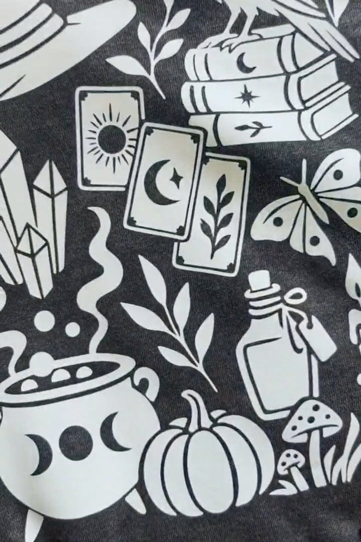 Nahaufnahme des Prints Witchy and Magial