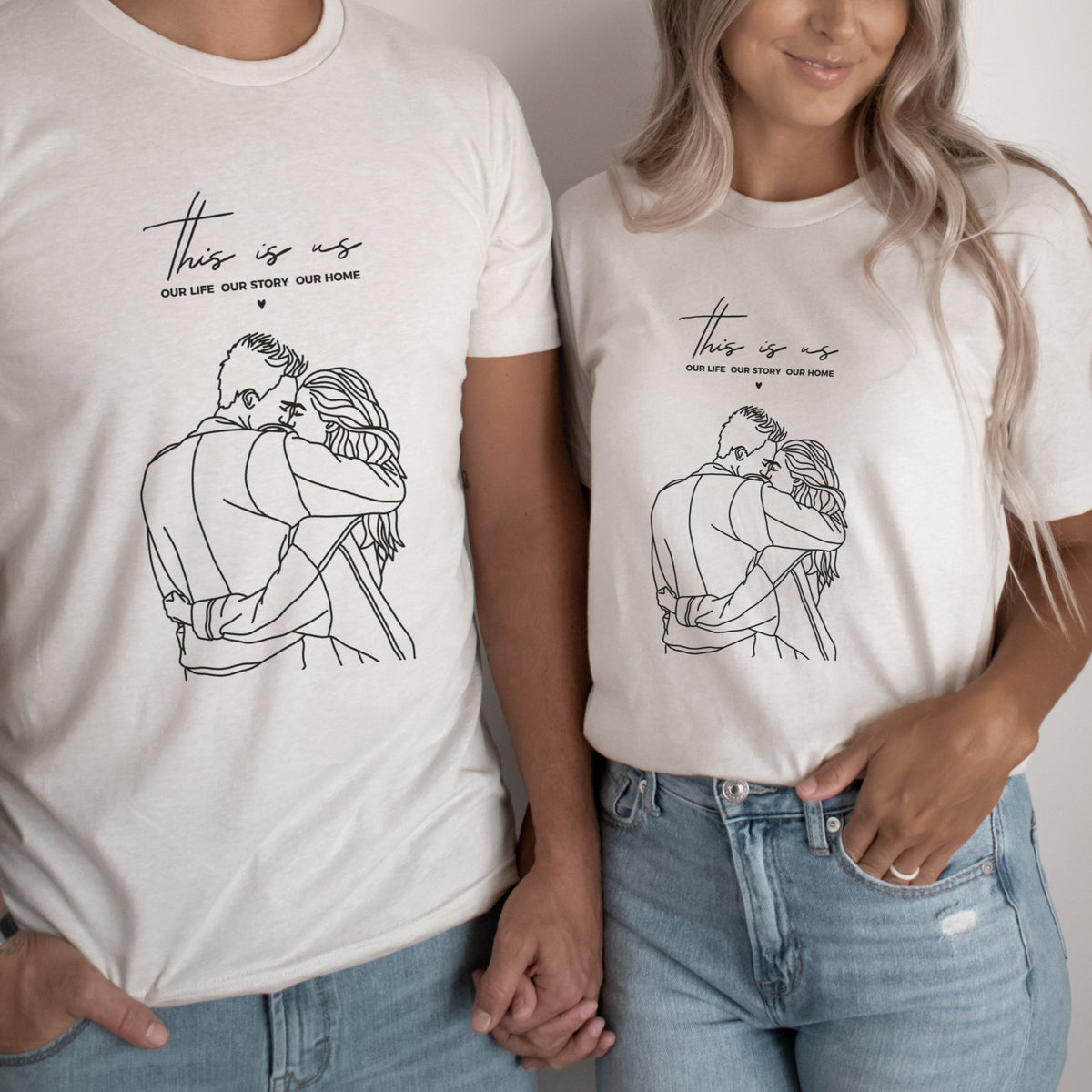This is Us Plotterdatei mit Liebespaar Line Art und Our Life Our Story Our Home Schriftzug für Partner Hoodies und persönliche DIY Geschenke