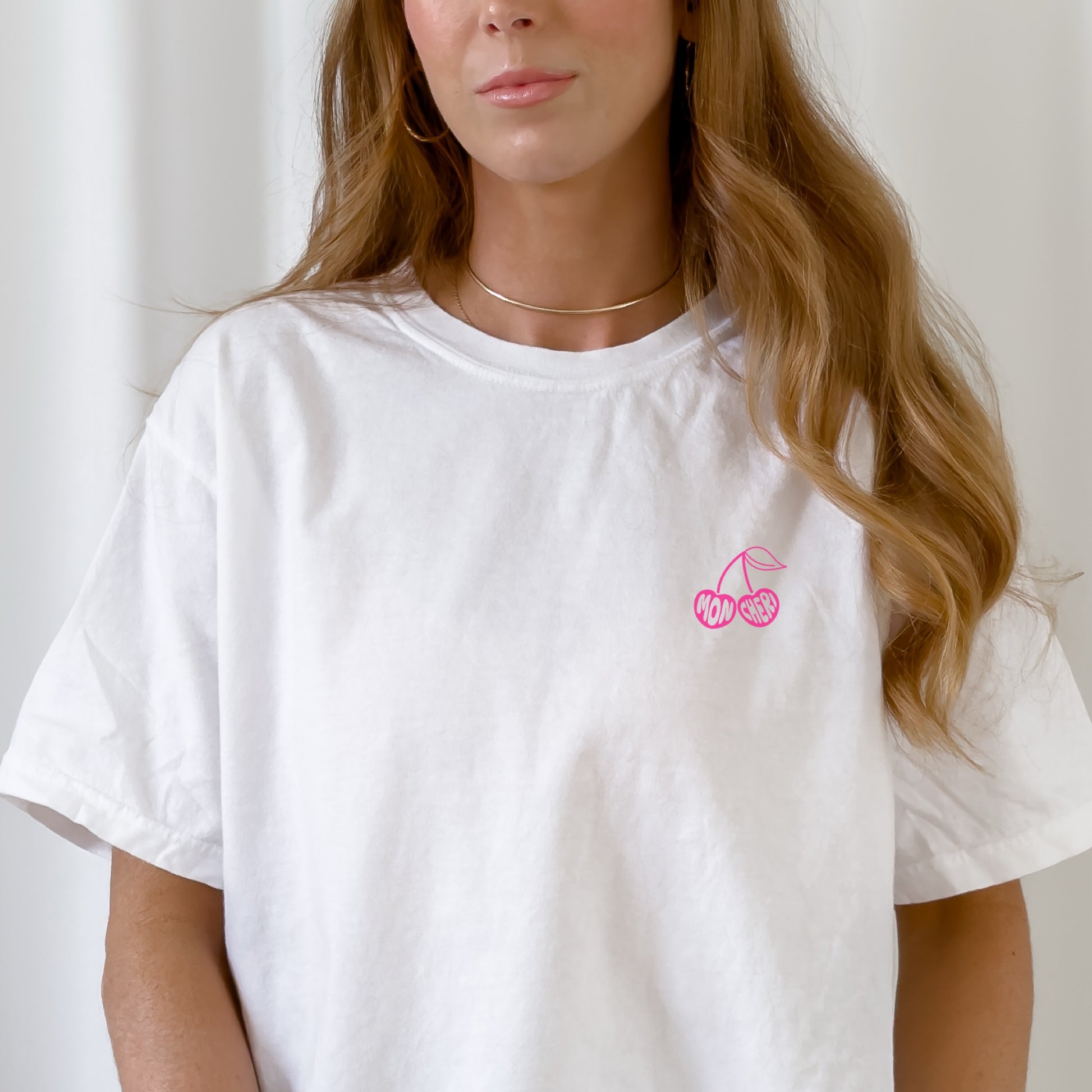Digitale Plotterdatei mit minimalistischer Kirsche und Schriftzug „mon chéri“ – modernes Line Art Design für Shirts, Taschen & stylische DIY-Projekte.