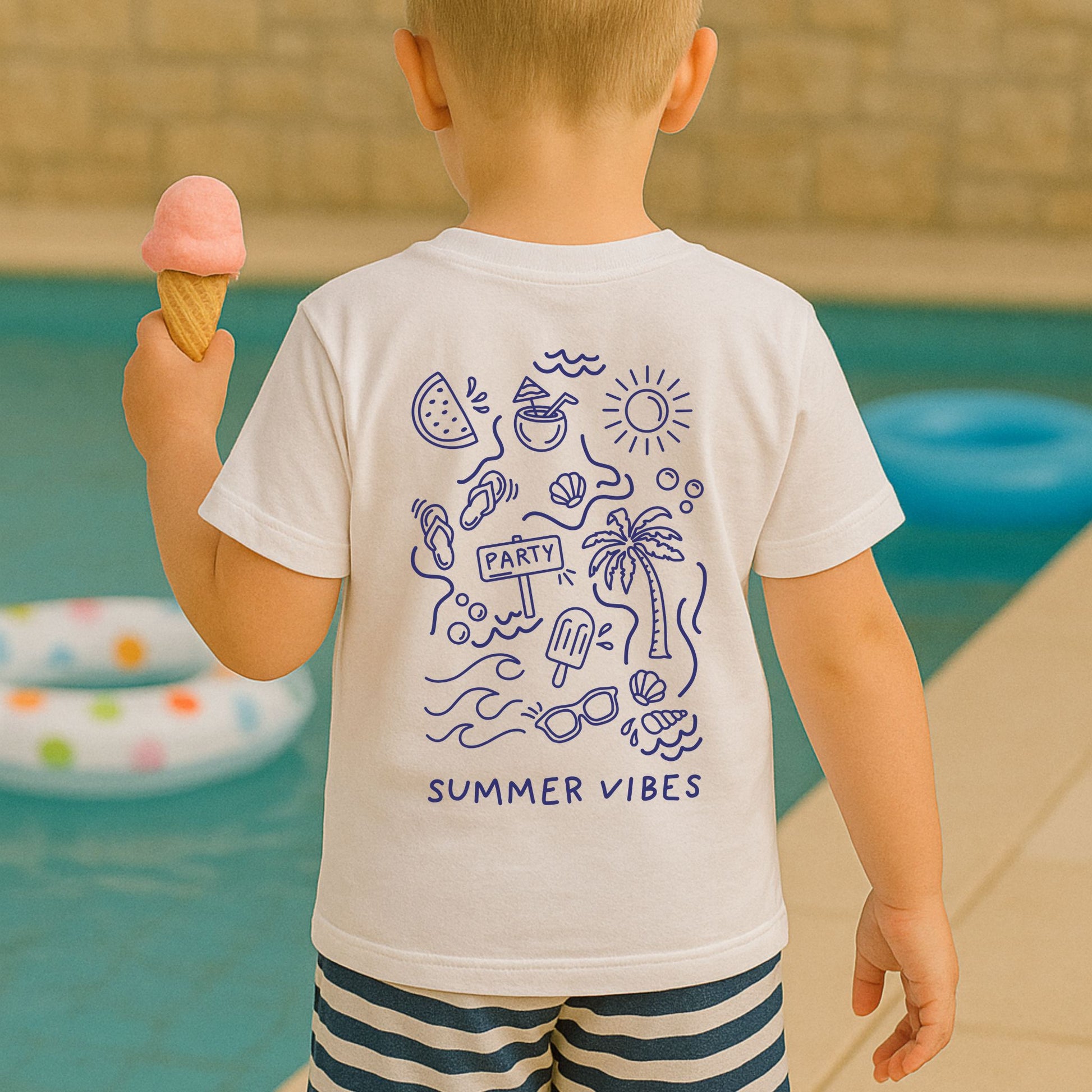 Digitale Plotterdatei „Summer Vibes“ – Ein Design mit fröhlichen Symbolen wie Palme, Flip-Flops und Wassermelone, kombiniert mit den Schriftzügen „Pool Vibes Only“ und „Good Vibes Only“. Ideal für Familien- und Partner-Outfits.