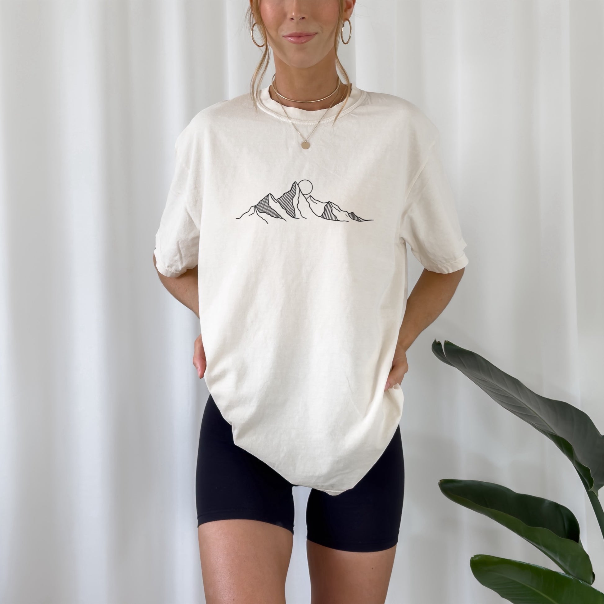 3 digitale Line Art Plotterdateien mit Bergkette, Van mit Bergen & Spruch „The journey is the destination“ – ideal für Reise-, Camping- und Natur-Liebhaber.