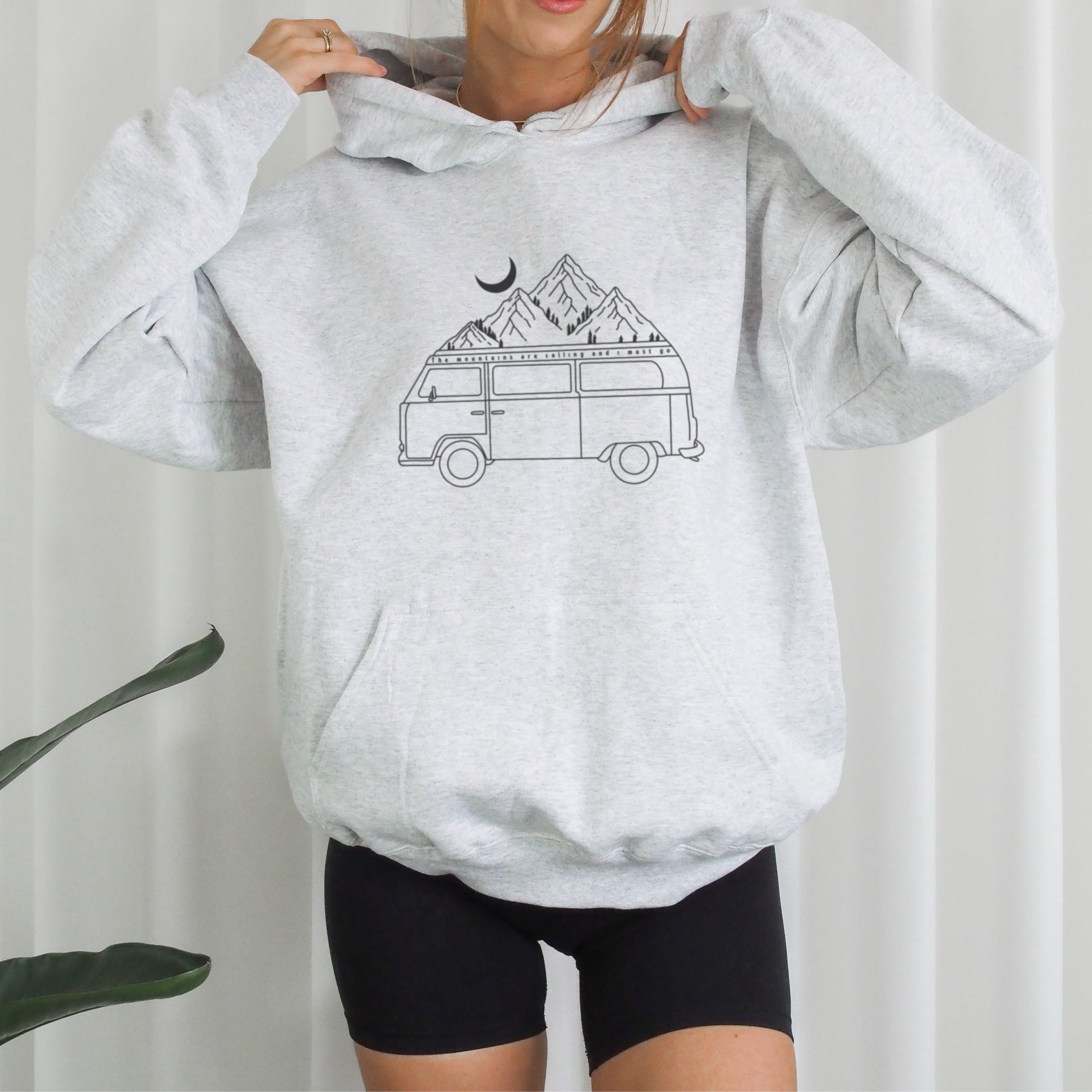 3 digitale Line Art Plotterdateien mit Bergkette, Van mit Bergen & Spruch „The journey is the destination“ – ideal für Reise-, Camping- und Natur-Liebhaber.