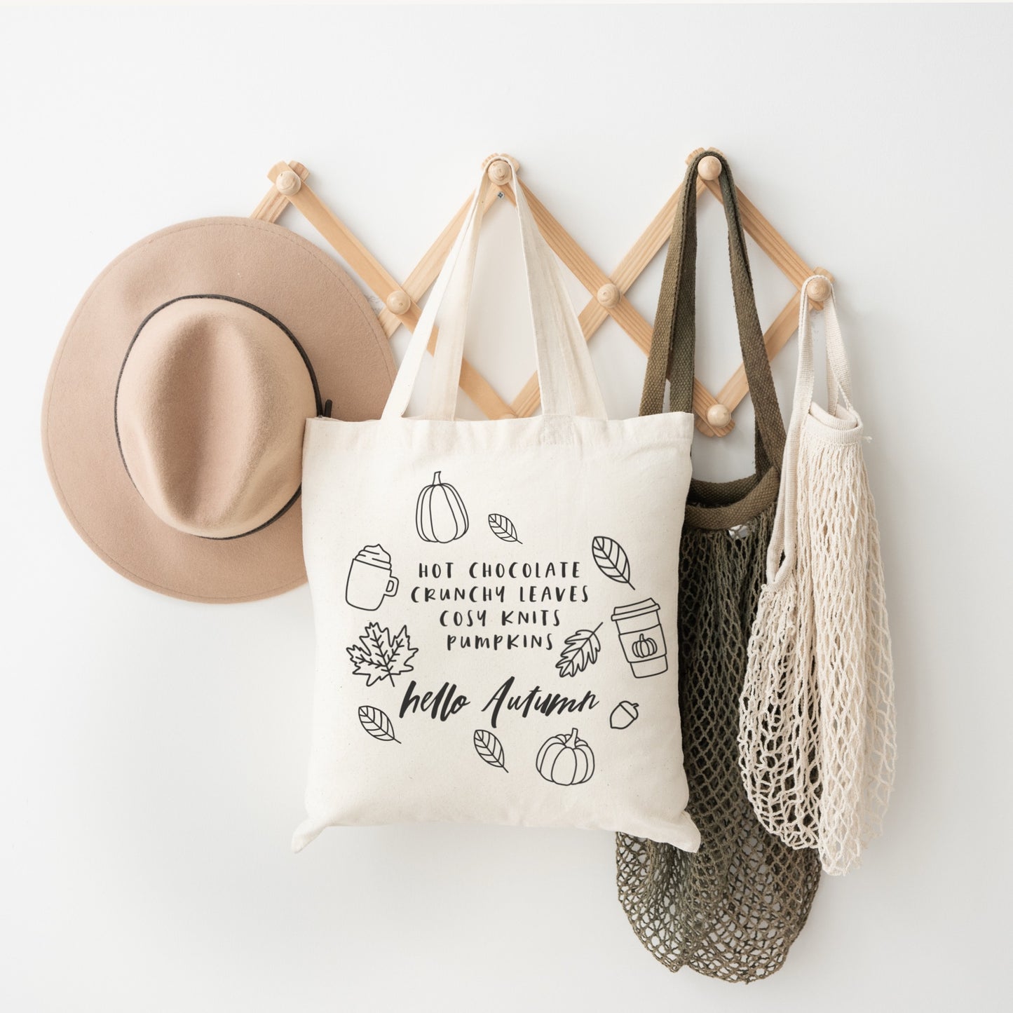 „Hello Autumn“ – Herbstliches Design mit Kürbissen, Kaffee und Blättern. Ideal für DIY-Tassen, Kerzen und Stickrahmen.