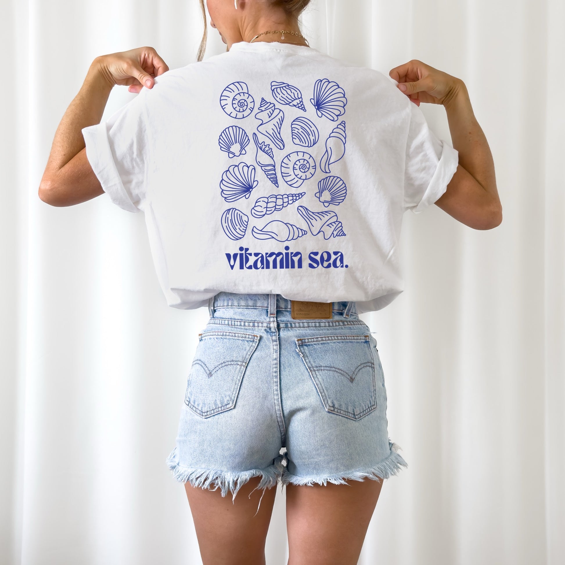 4 digitale Plotterdateien mit Front- & Rückenprints im Statement-Stil: La Dolce Vita, Slow Life Club, Vitamin sea & Summer Vibes inkl. Ärmelmotiv – ideal für DIY-Shirts & Hoodies.