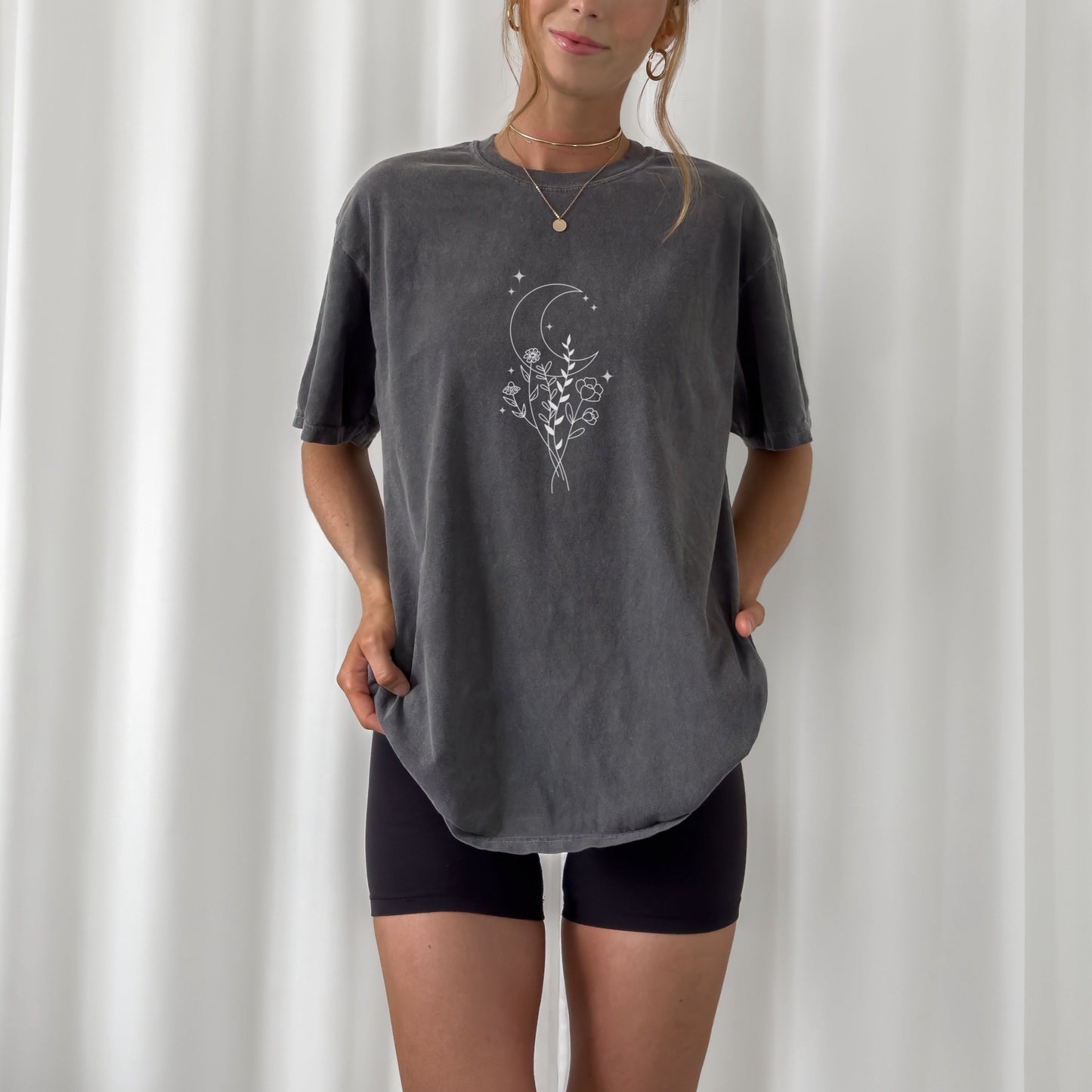 Digitale Plotterdatei mit Line Art Mond und Wildblumenstrauß – minimalistisches Boho Design für Shirts, Taschen, Kissen & Deko.