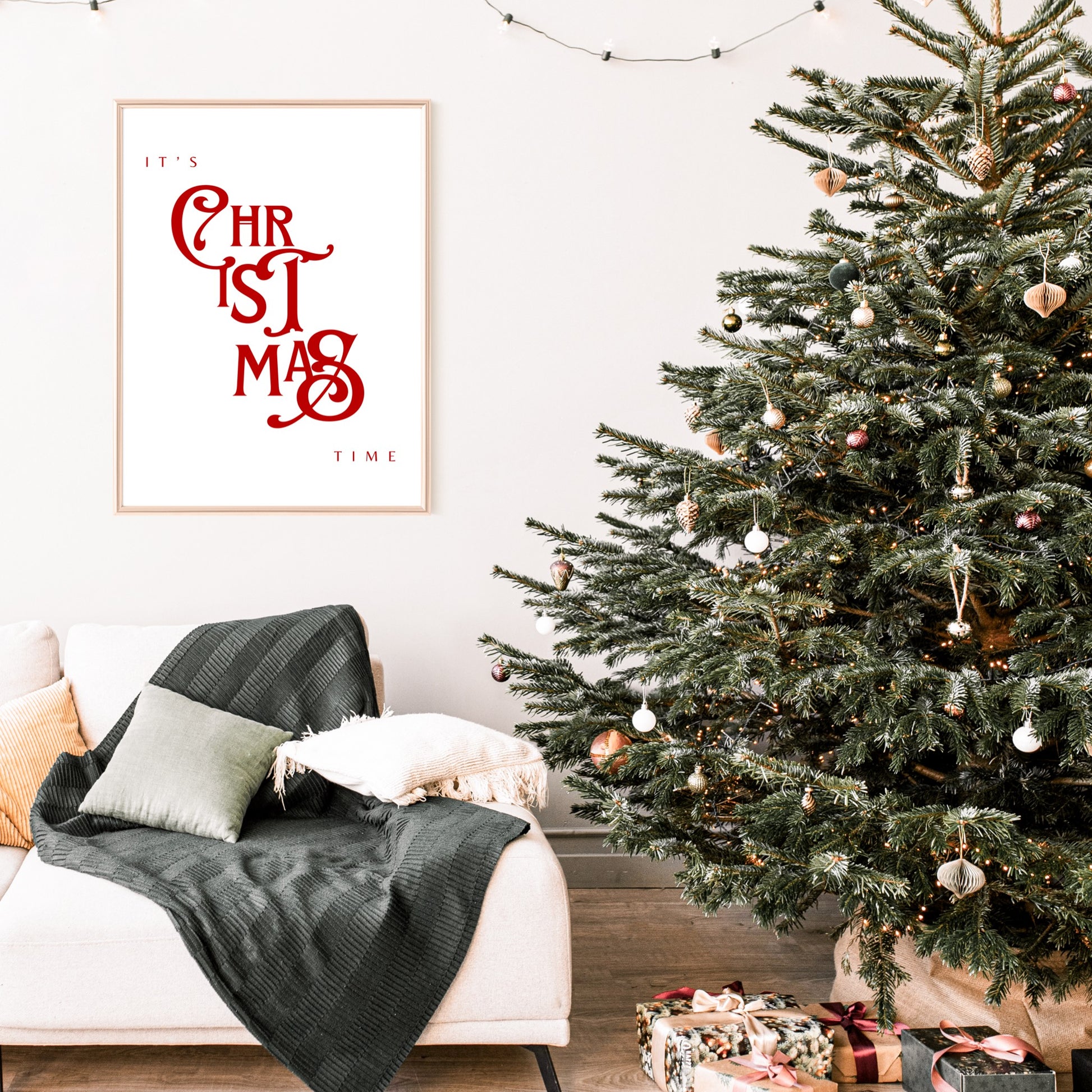 Plotterdatei It’s Christmas Time – plakativer Weihnachts-Spruch mit großem CHRISTMAS Typo, perfekt für Sweater, Hoodies & festliche DIY-Projekte.