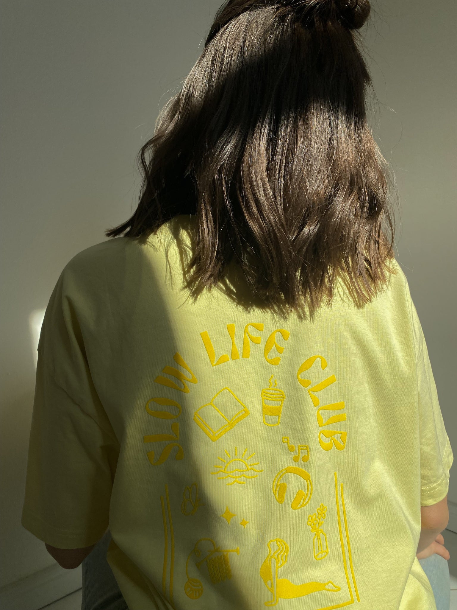 Plotterdatei Slow Life – Minimalistisches Line-Art Design mit Statement-Print für Vorder- & Rückseite
