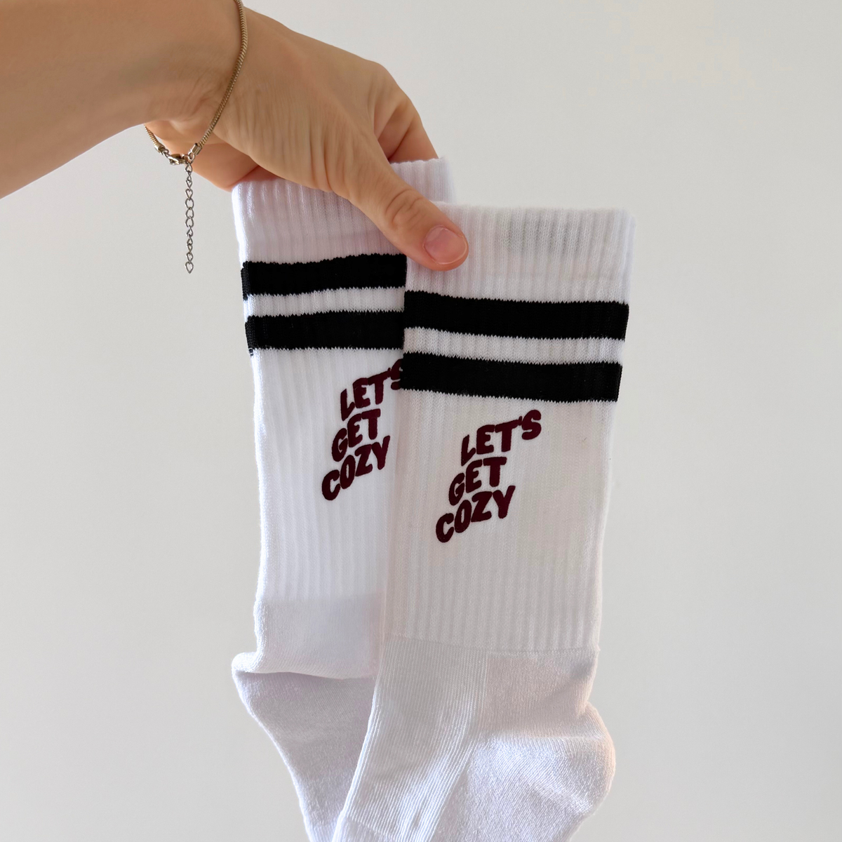 Herbst Socken Plotterdatei SVG mit 30 kleinen Cozy und Halloween Motiven wie Kürbis, Fuchs, Pilze, Blätter, Kaffee und herbstlichen Sprüchen